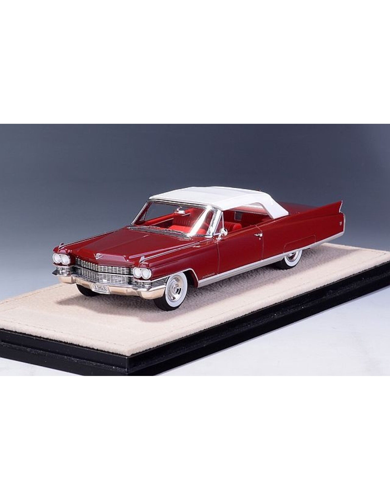 Cadillac(General Motors) Cadillac Eldorado Biarritz(1963)closed roof(Matador red metallic