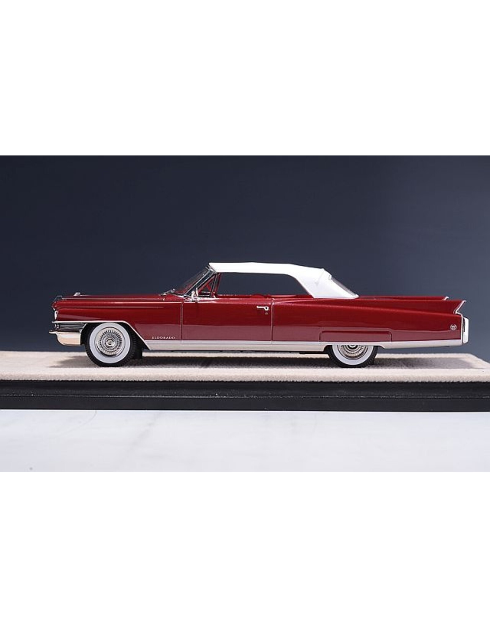 Cadillac(General Motors) Cadillac Eldorado Biarritz(1963)closed roof(Matador red metallic