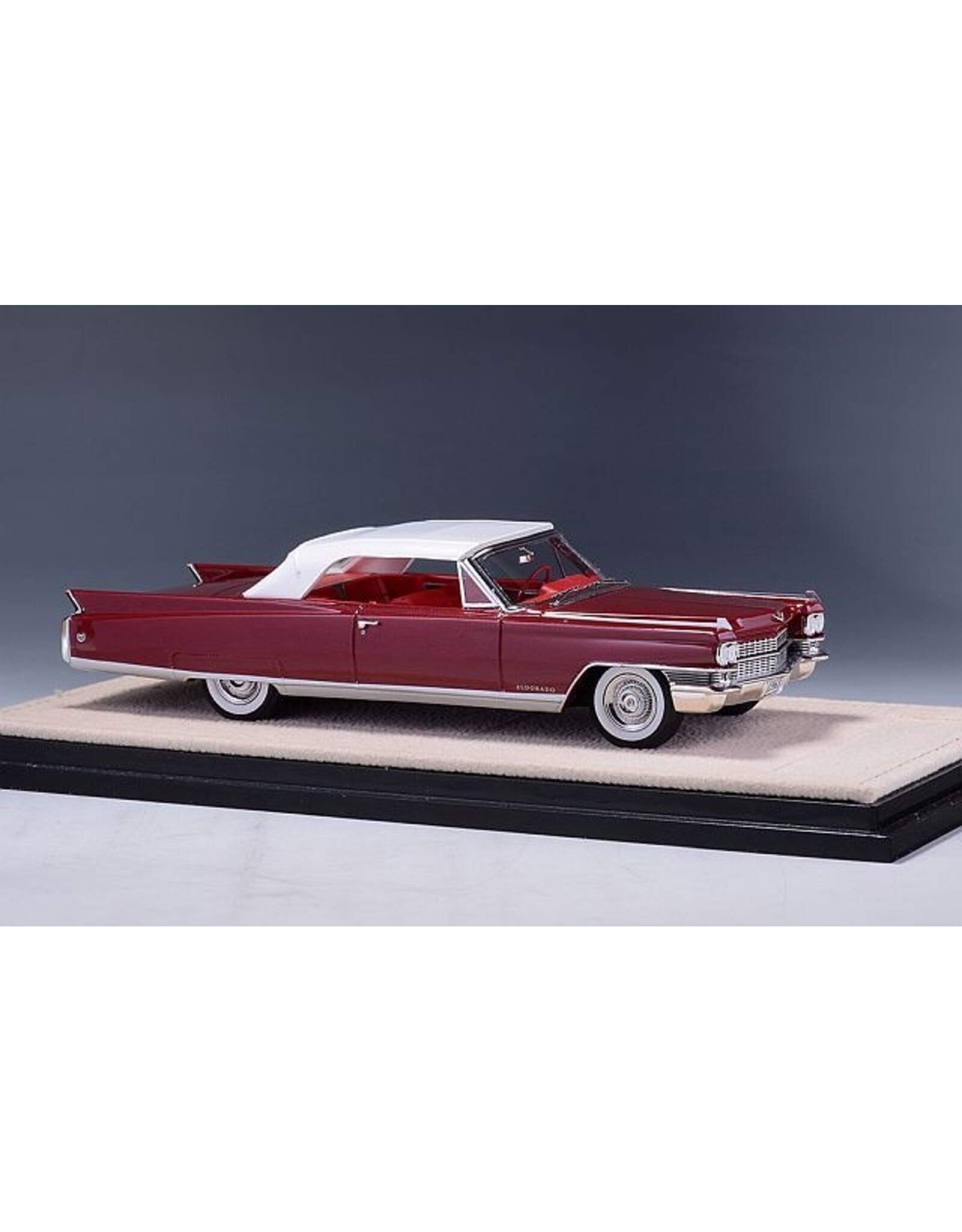Cadillac(General Motors) Cadillac Eldorado Biarritz(1963)closed roof(Matador red metallic