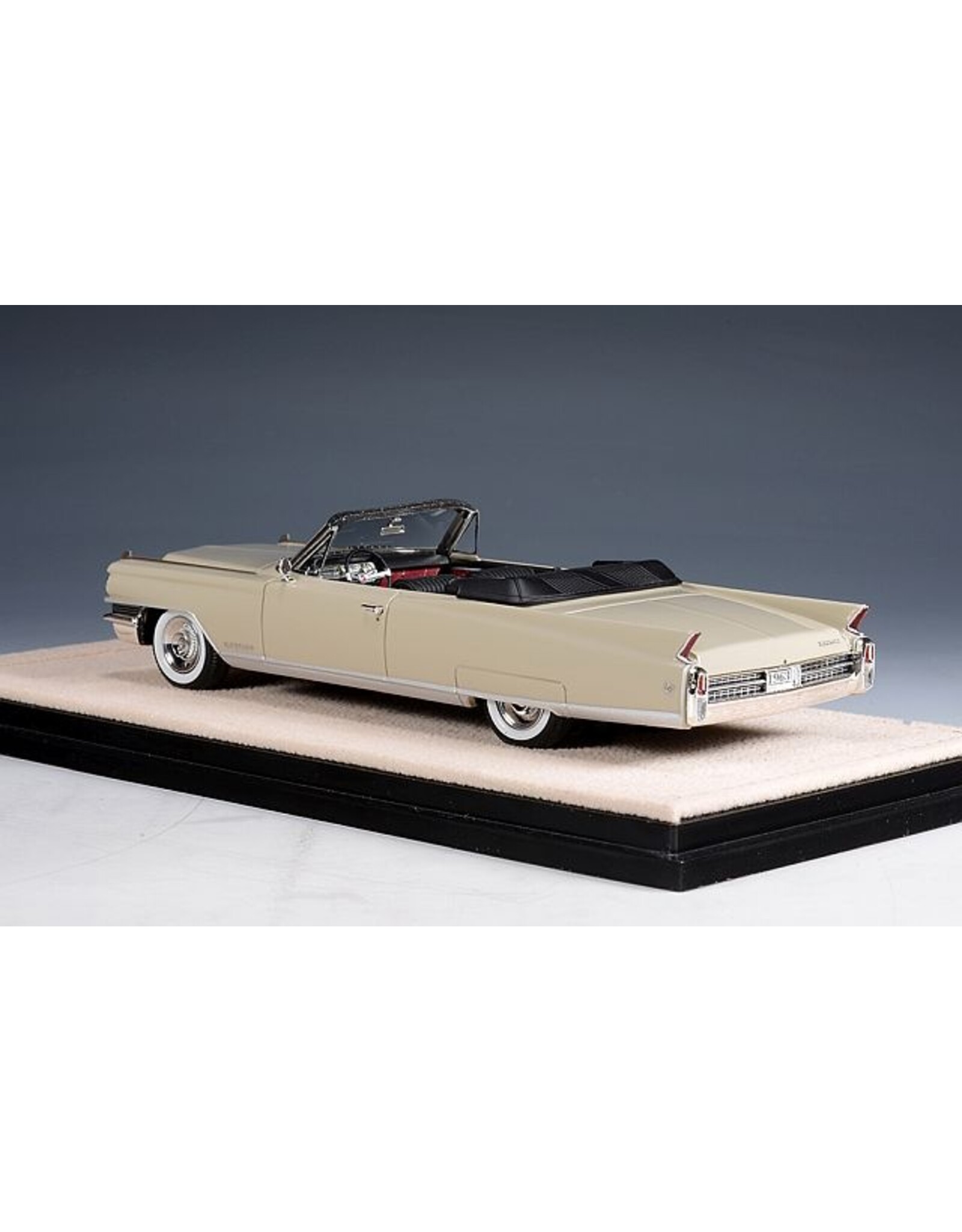Cadillac(General Motors) Cadillac Eldorado Biarritz(1963)open roof(Bahama sand)