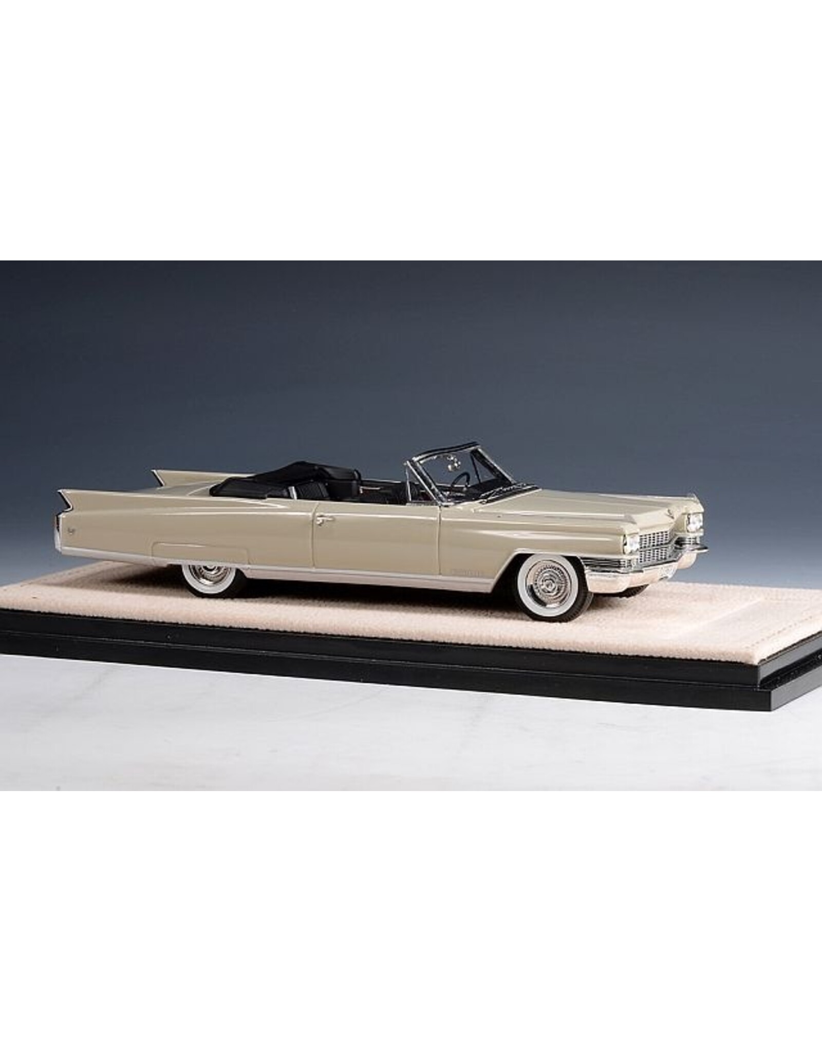 Cadillac(General Motors) Cadillac Eldorado Biarritz(1963)open roof(Bahama sand)
