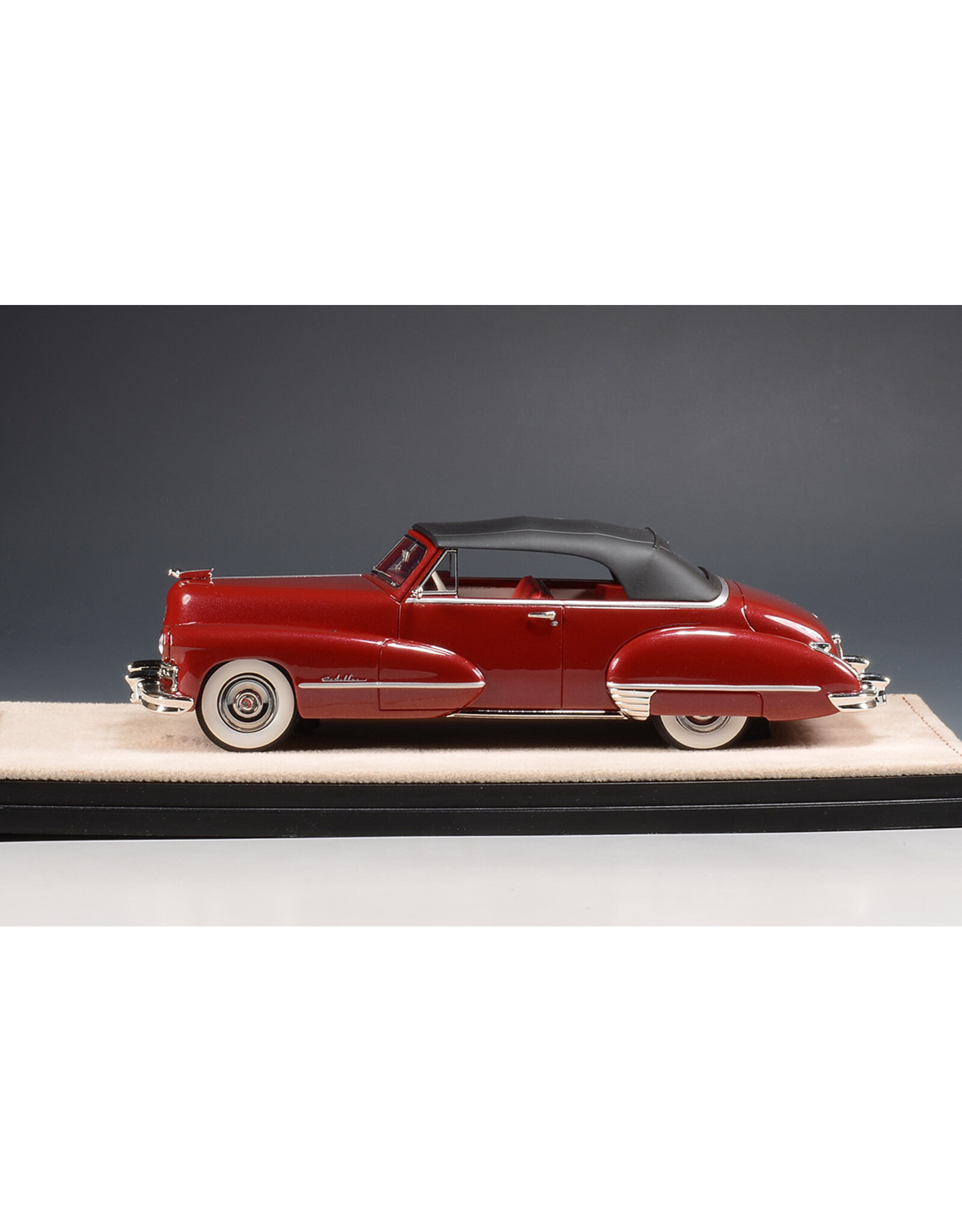 Cadillac(General Motors) Cadillac 62 Convertible (1947)maroon metallic