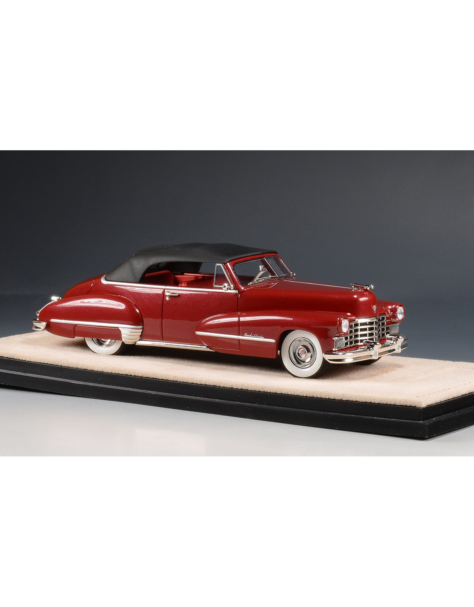 Cadillac(General Motors) Cadillac 62 Convertible (1947)maroon metallic