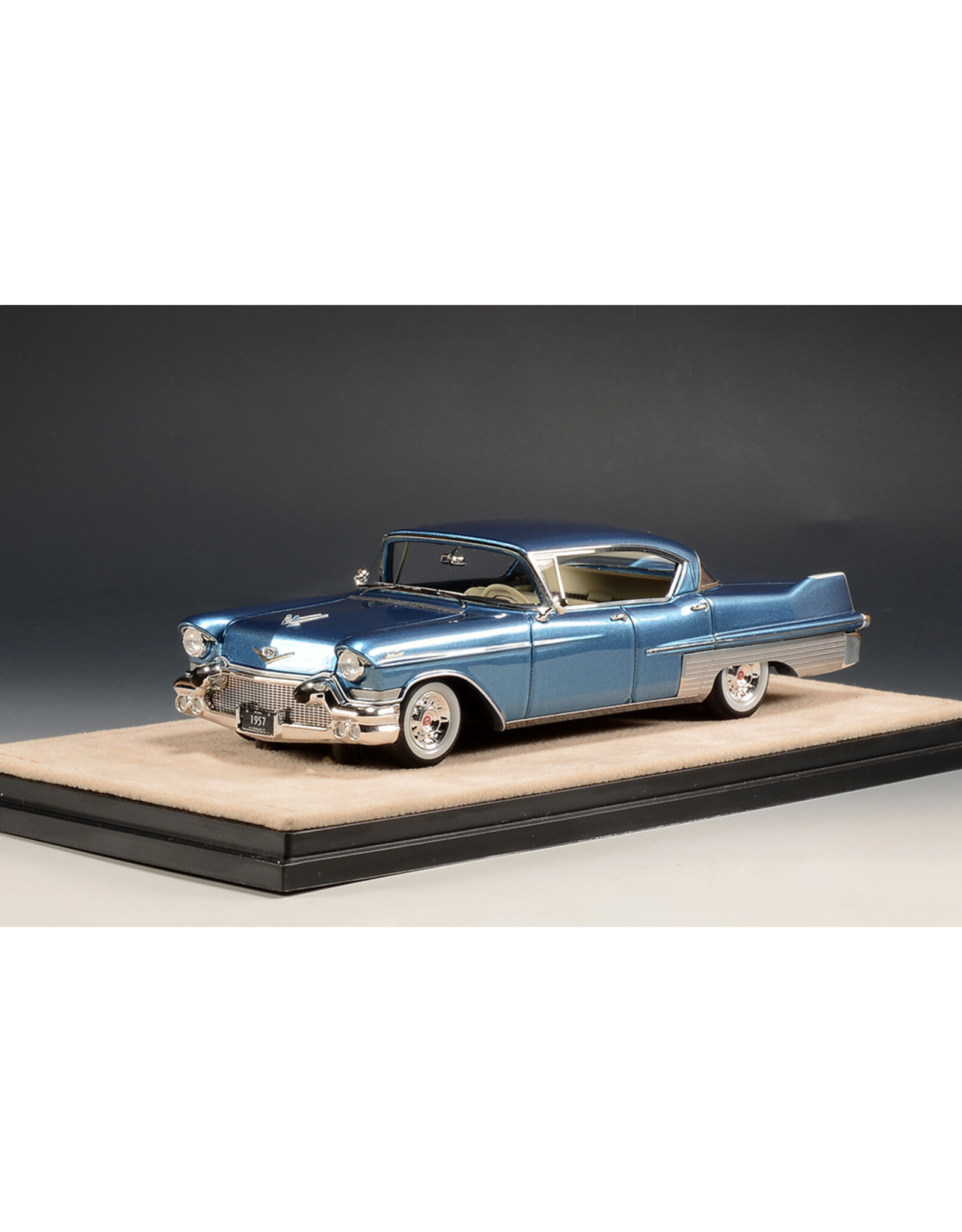 Cadillac(General Motors) Cadillac Fleetwood 60 Special(1957)Bahama blue metallic