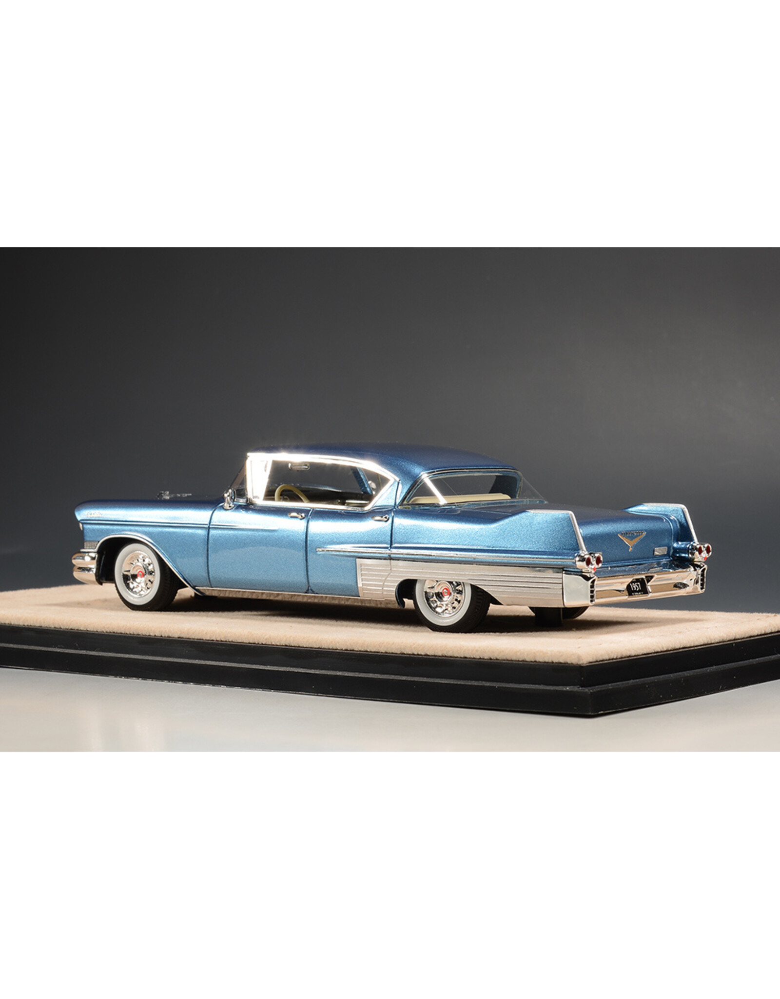 Cadillac(General Motors) Cadillac Fleetwood 60 Special(1957)Bahama blue metallic