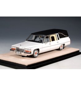 Cadillac by Superior Coach Corporation Cadillac Superior Hearse(1980)white