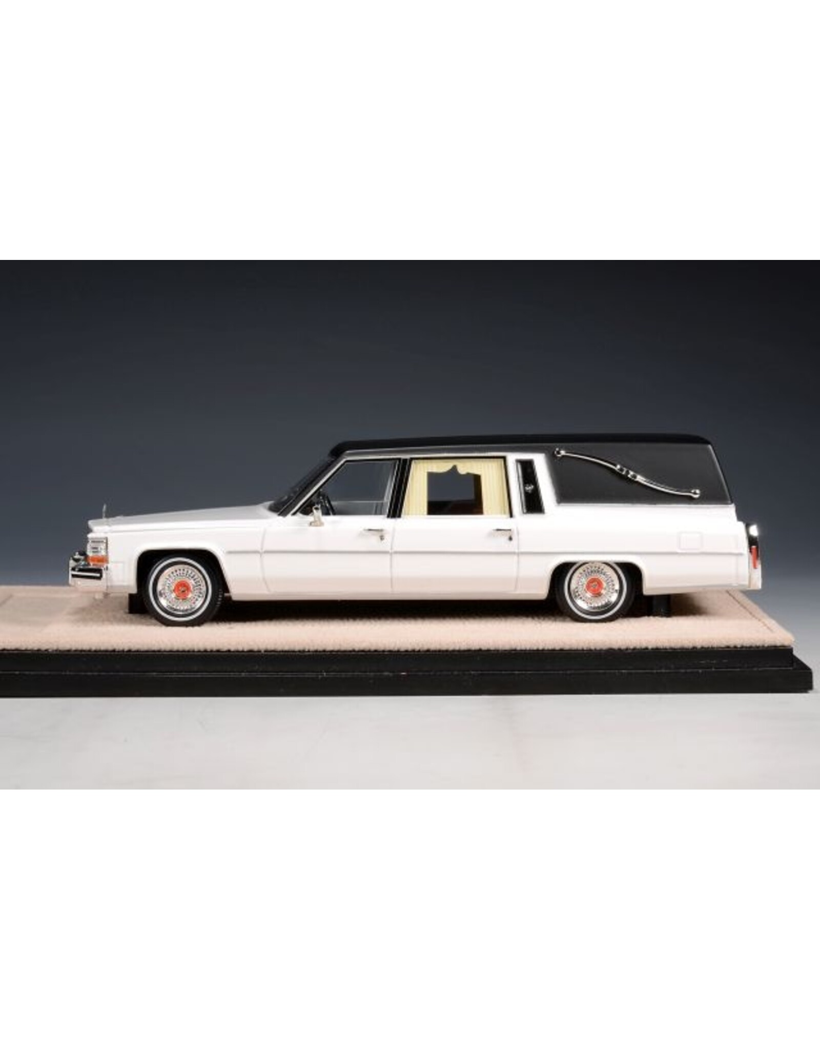 Cadillac by Superior Coach Corporation Cadillac Superior Hearse(1980)white