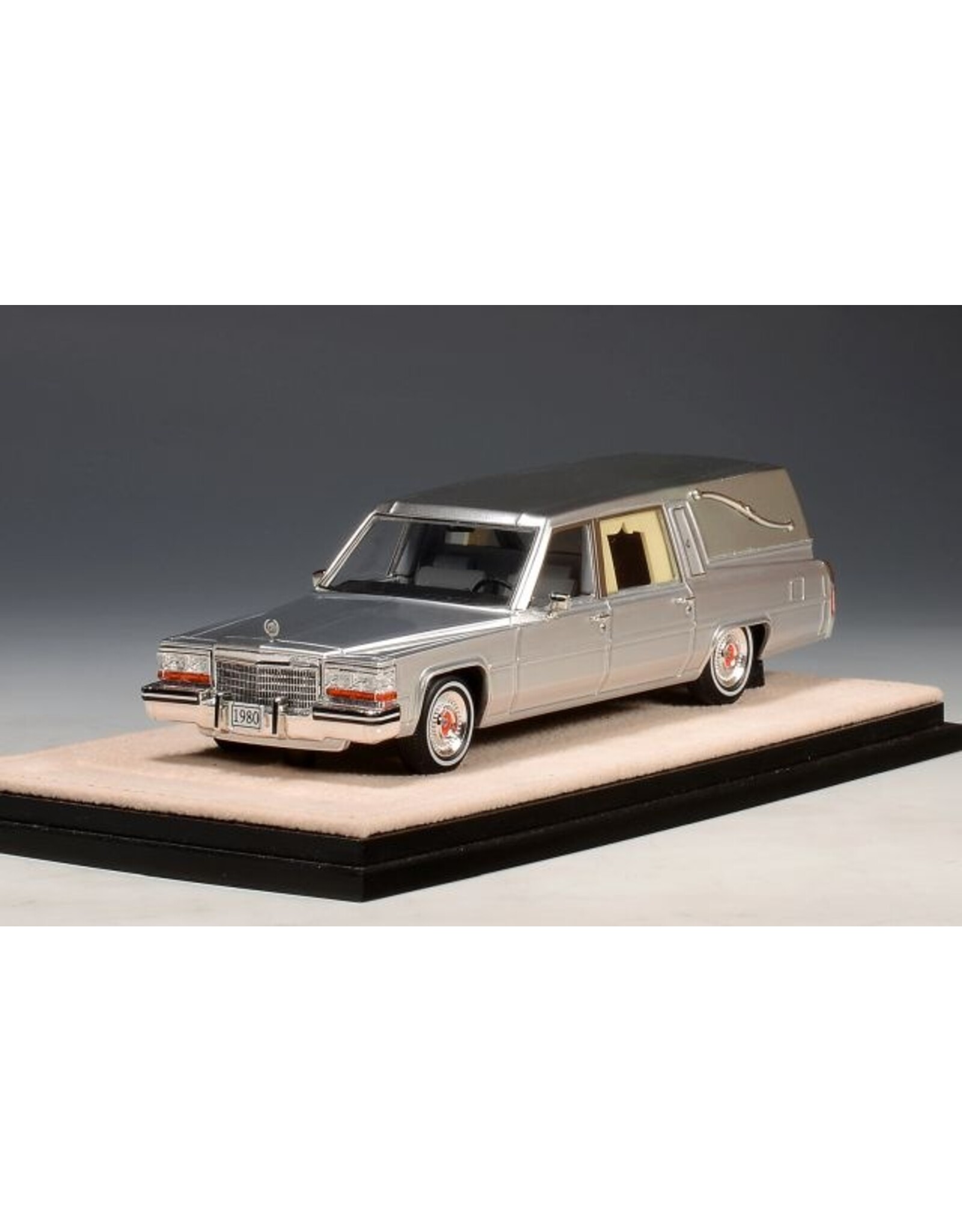 Cadillac by Superior Coach Corporation Cadillac Superior Hearse(1980)silver