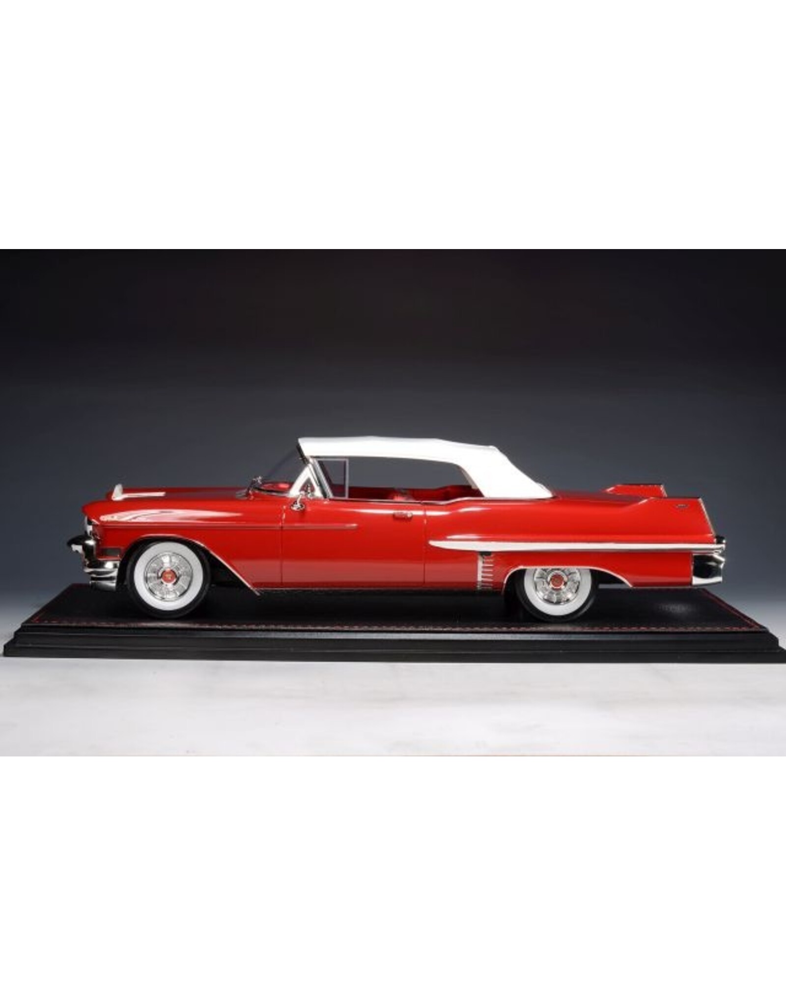 Cadillac(General Motors) Cadillac Series 62 convertible(closed roof)1957(Dakotah red)