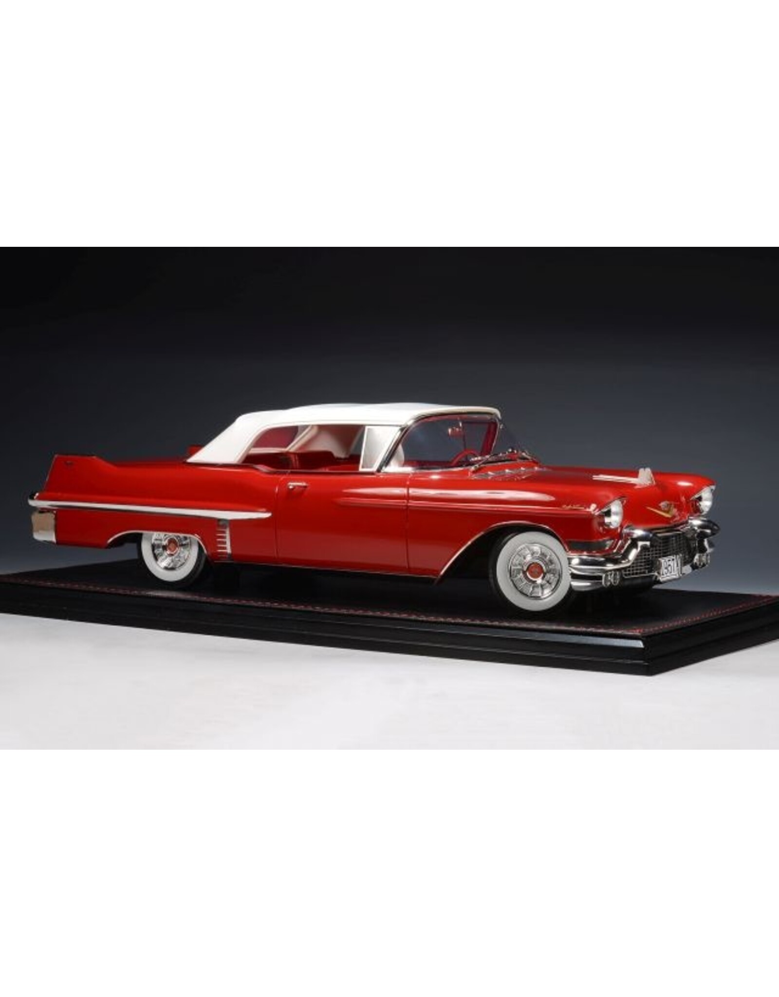 Cadillac(General Motors) Cadillac Series 62 convertible(closed roof)1957(Dakotah red)
