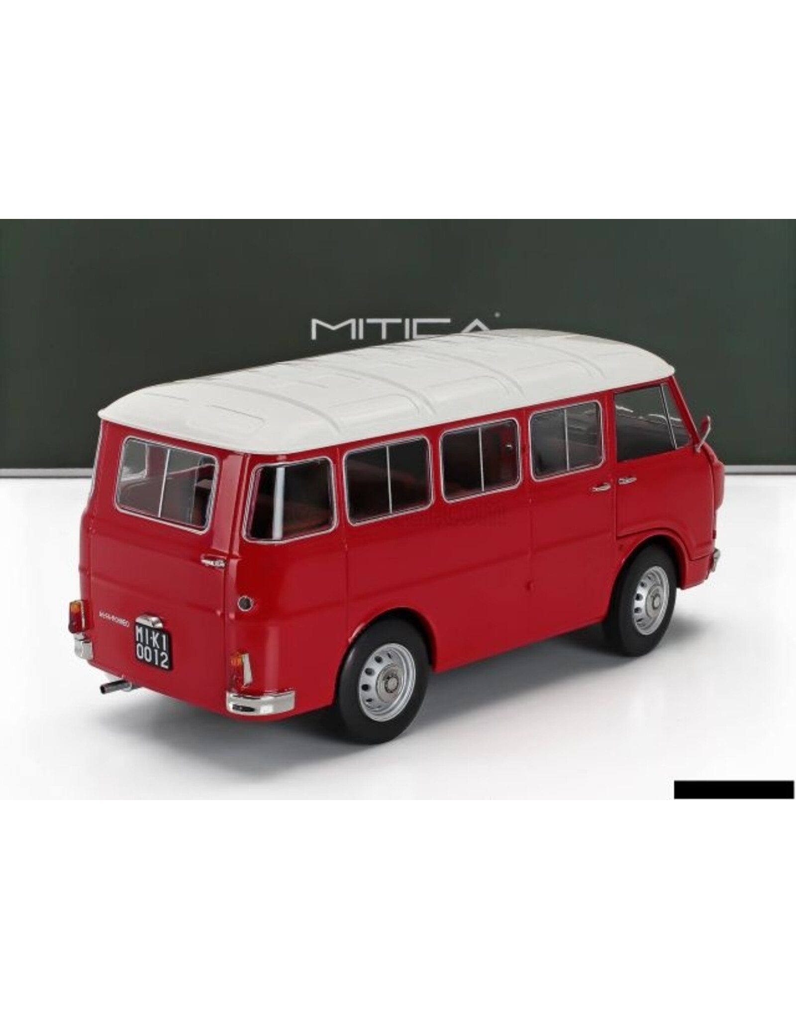 Alfa Romeo Alfa Romeo F12 Minibus Series 1(red)