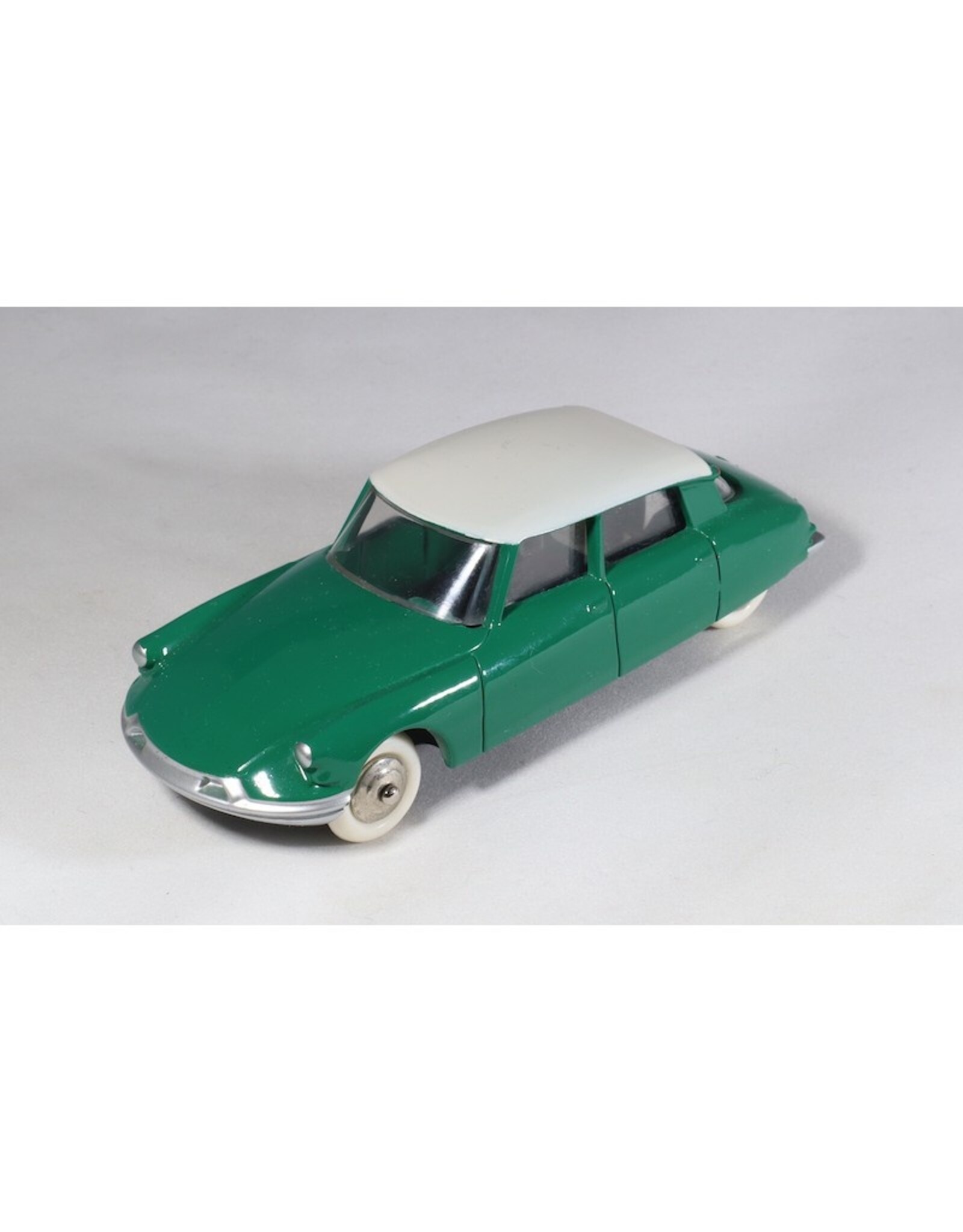 Citroën Citroën DS 19(avec pare-brise,lunette et glaces