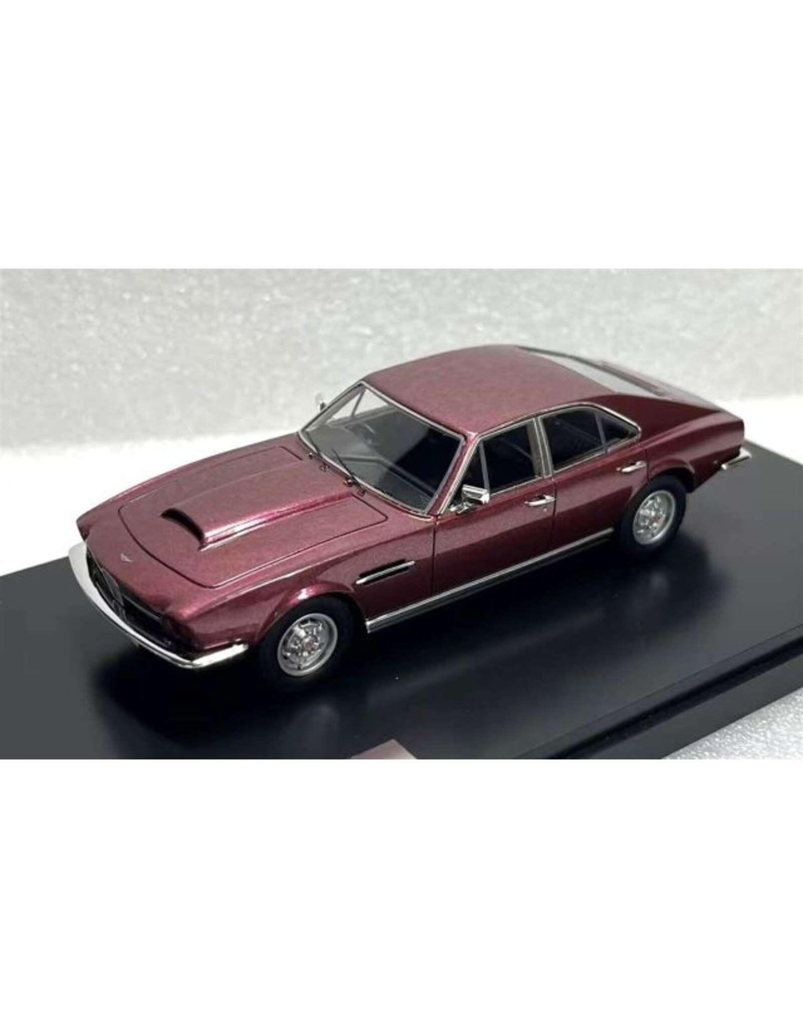 Aston Martin Lagonda Limited Aston Martin Lagonda S1(red metallic)1974-75