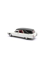 Cadillac by Superior Coach Corporation Caddilac Superior Funeral car('70)white