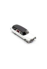 Cadillac by Superior Coach Corporation Caddilac Superior Funeral car('70)white