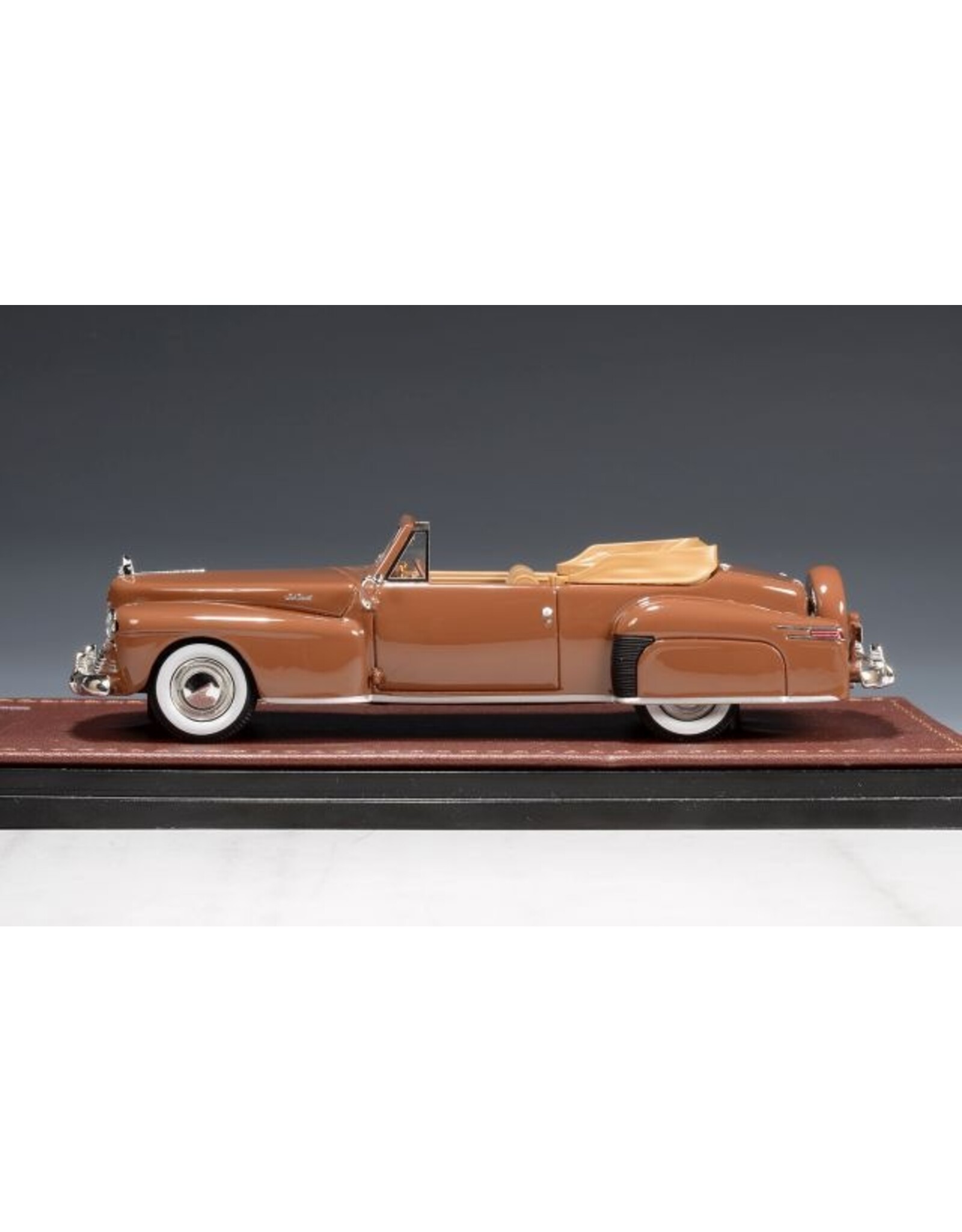 Lincoln Lincoln Continental cabriolet(1942)open roof(Chetwyn beige)