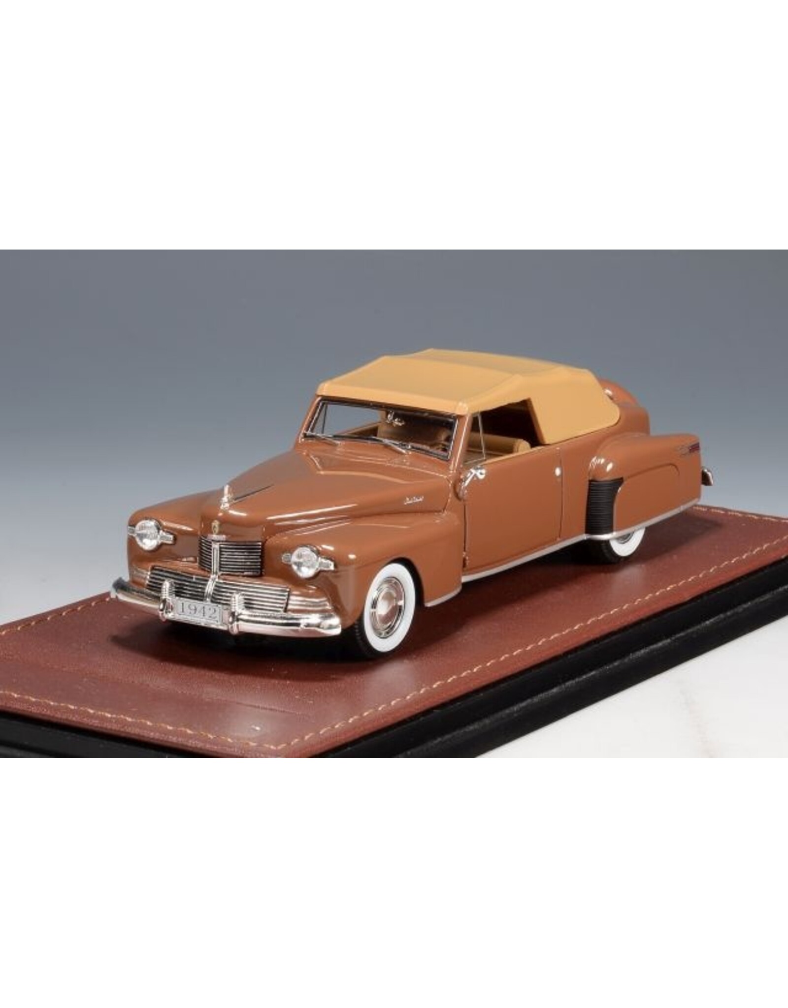 Lincoln Lincoln Continental cabriolet(1942)closed roof(Chetwyn beige)