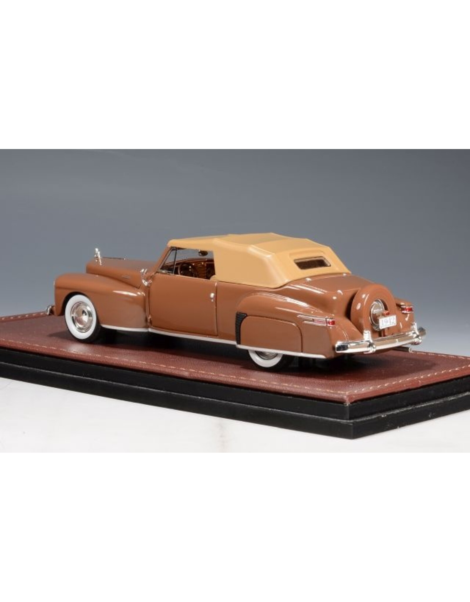 Lincoln Lincoln Continental cabriolet(1942)closed roof(Chetwyn beige)