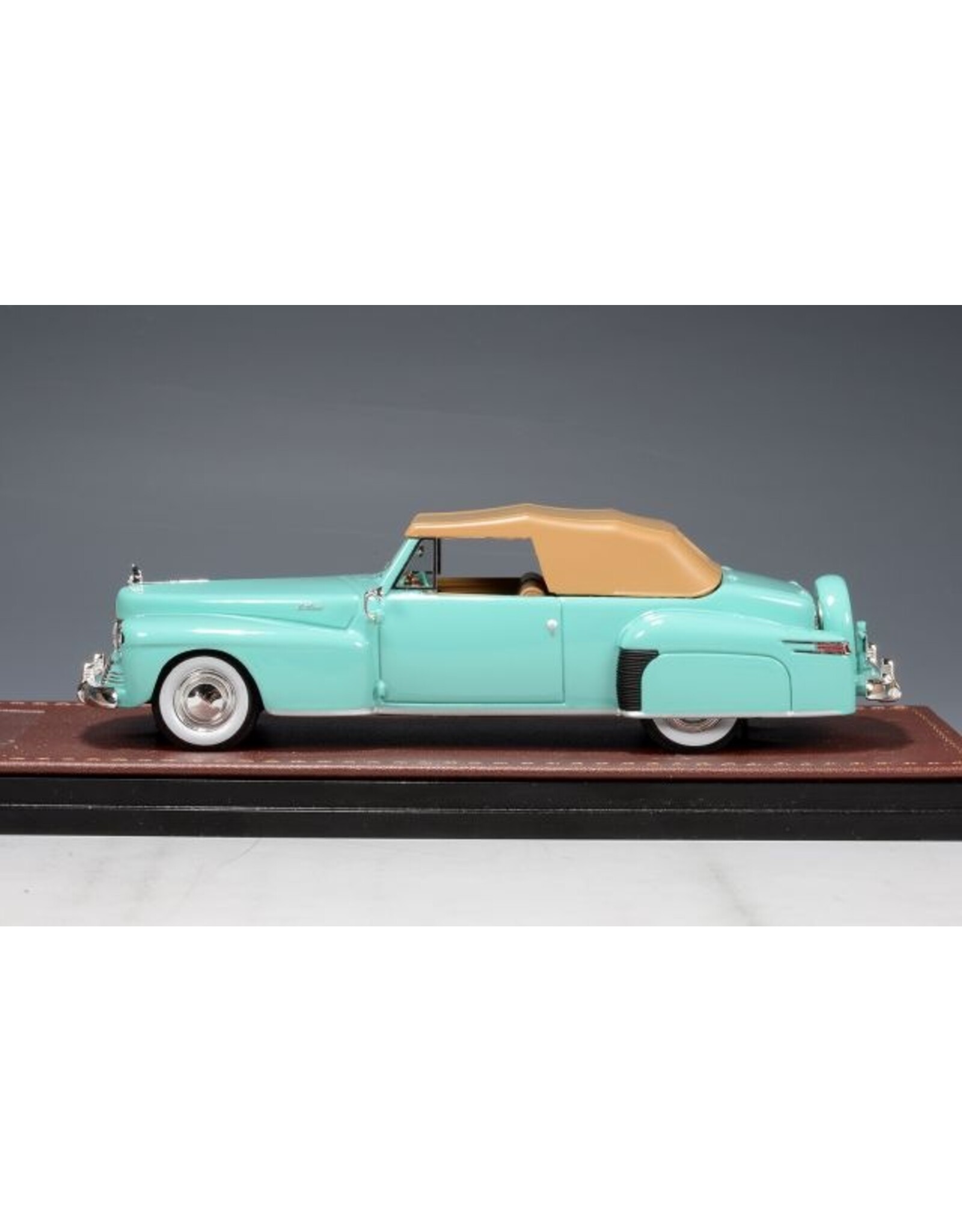Lincoln Lincoln Continental cabriolet(1942)closed roof(Suwanee green)