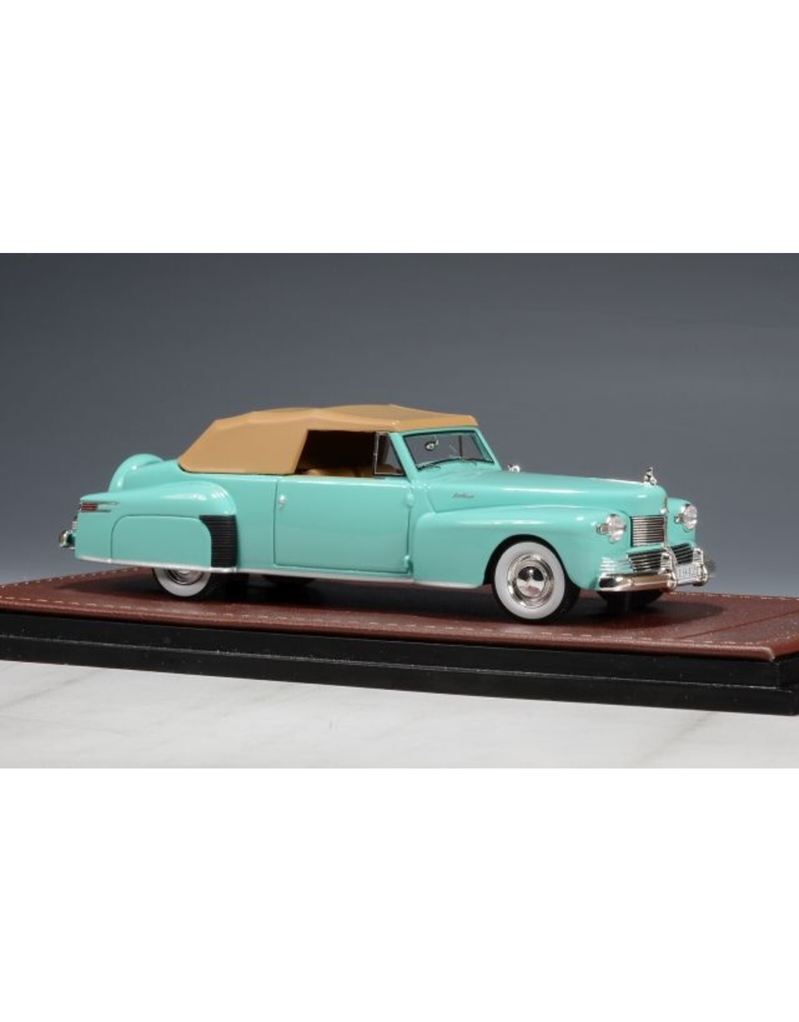 Lincoln Lincoln Continental cabriolet(1942)closed roof(Suwanee green)