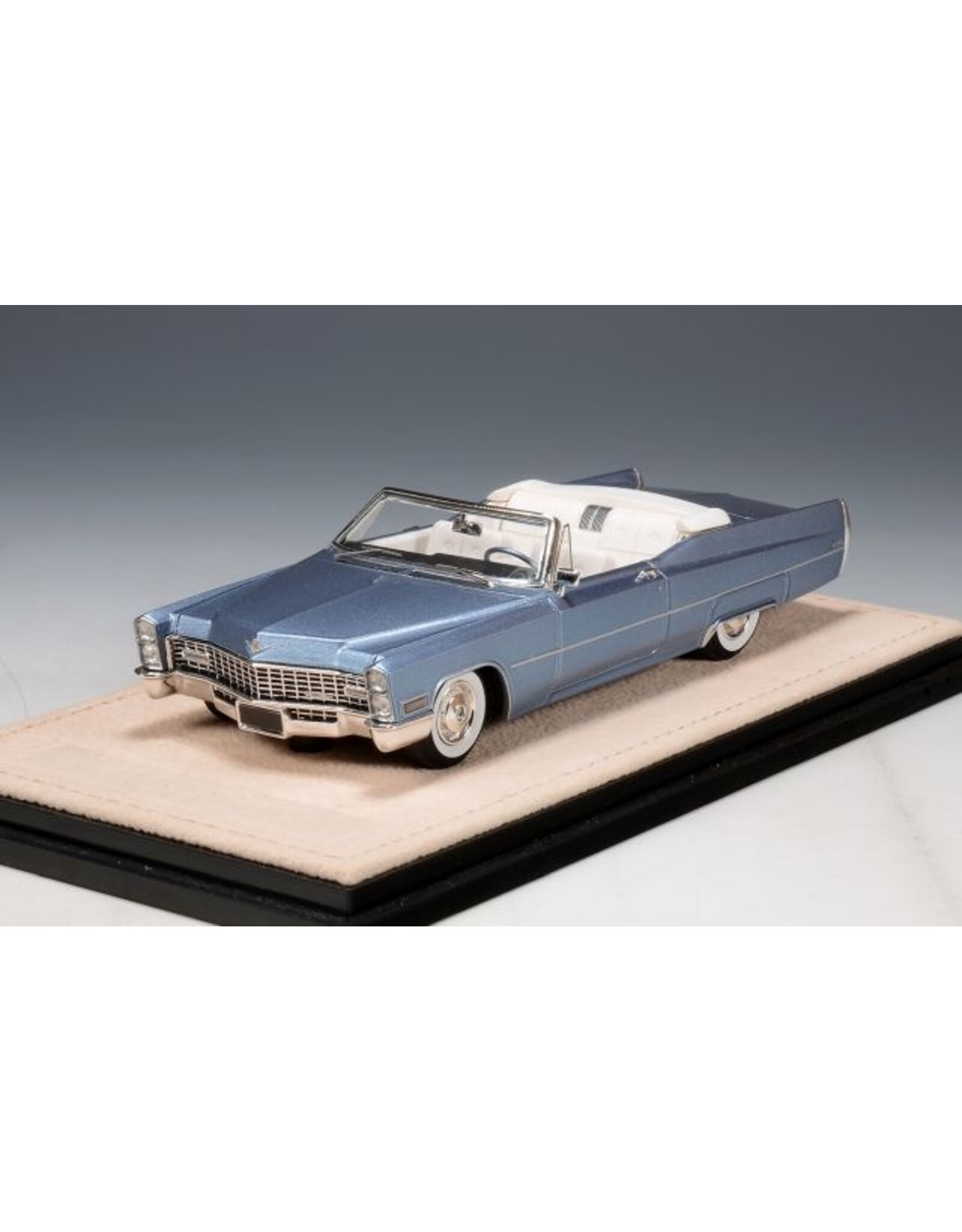 Cadillac(General Motors) Cadillac de Ville convertible(1967)open roof(Marina blue metallic)
