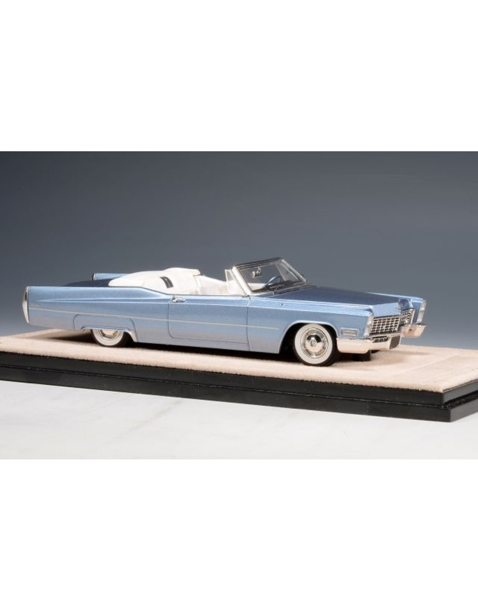 Cadillac(General Motors) Cadillac de Ville convertible(1967)open roof(Marina blue metallic)