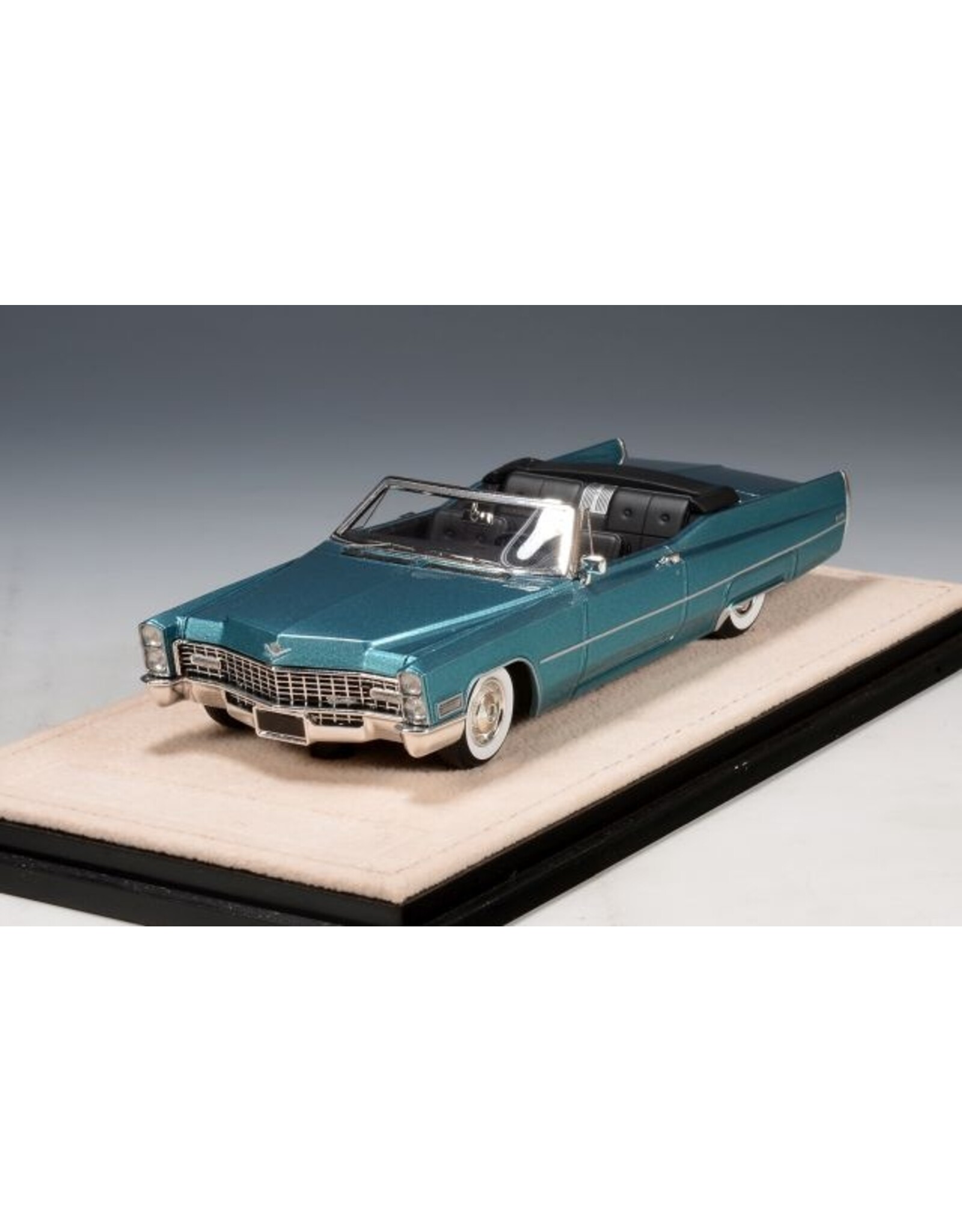 Cadillac(General Motors) Cadillac de Ville convertible(1967)open roof(Capri aqua metallic)