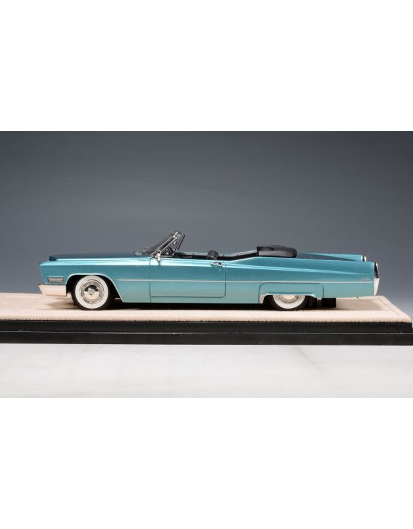 Cadillac(General Motors) Cadillac de Ville convertible(1967)open roof(Capri aqua metallic)