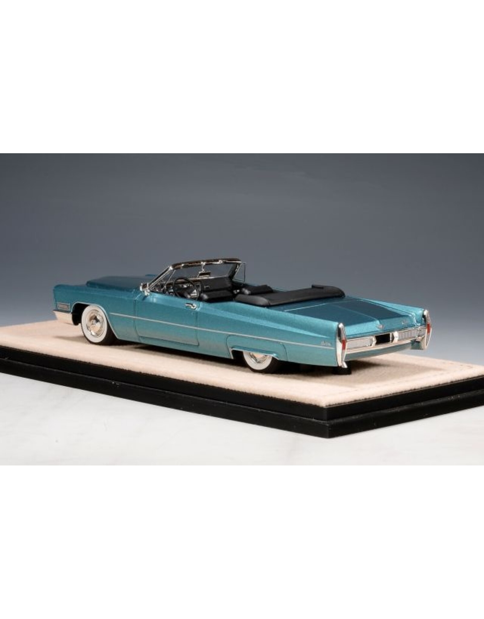 Cadillac(General Motors) Cadillac de Ville convertible(1967)open roof(Capri aqua metallic)