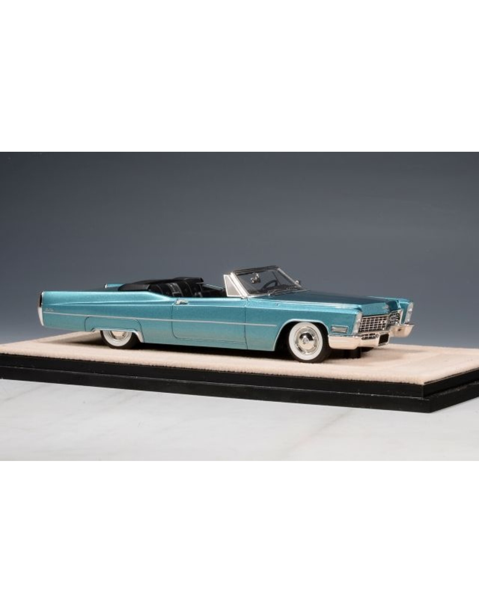Cadillac(General Motors) Cadillac de Ville convertible(1967)open roof(Capri aqua metallic)