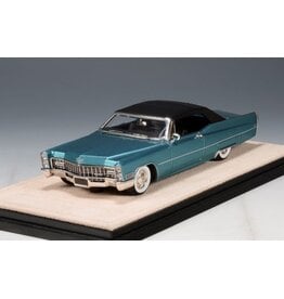 Cadillac(General Motors) Cadillac de Ville convertible(1967)closed roof(Capri aqua metallic)