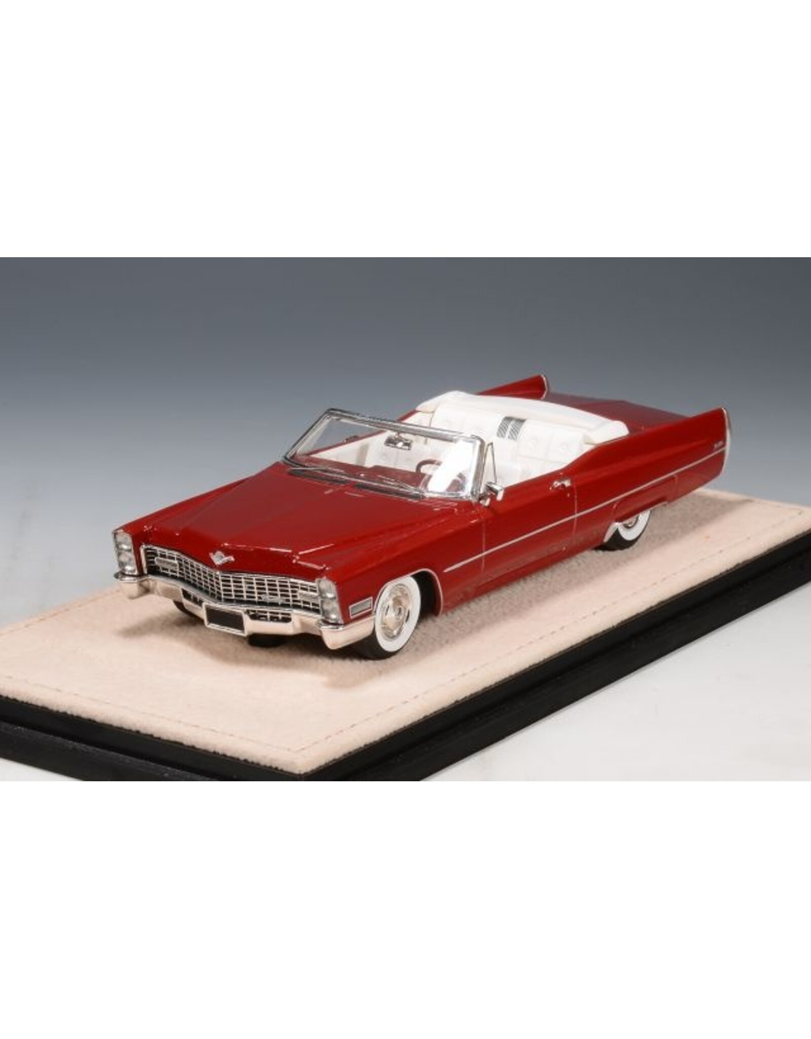 Cadillac(General Motors) Cadillac de Ville convertible(1967)open roof(Flamenco red)