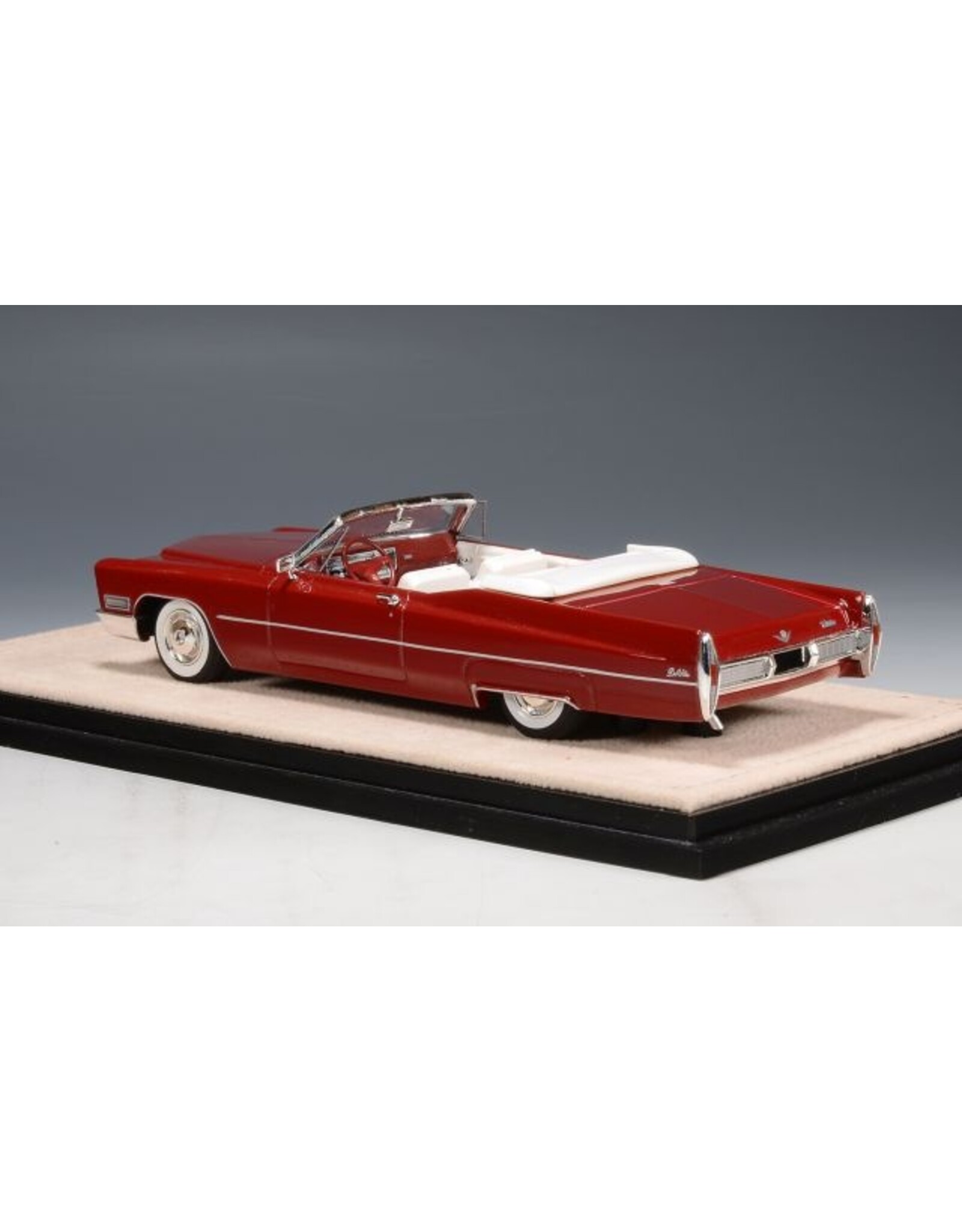 Cadillac(General Motors) Cadillac de Ville convertible(1967)open roof(Flamenco red)