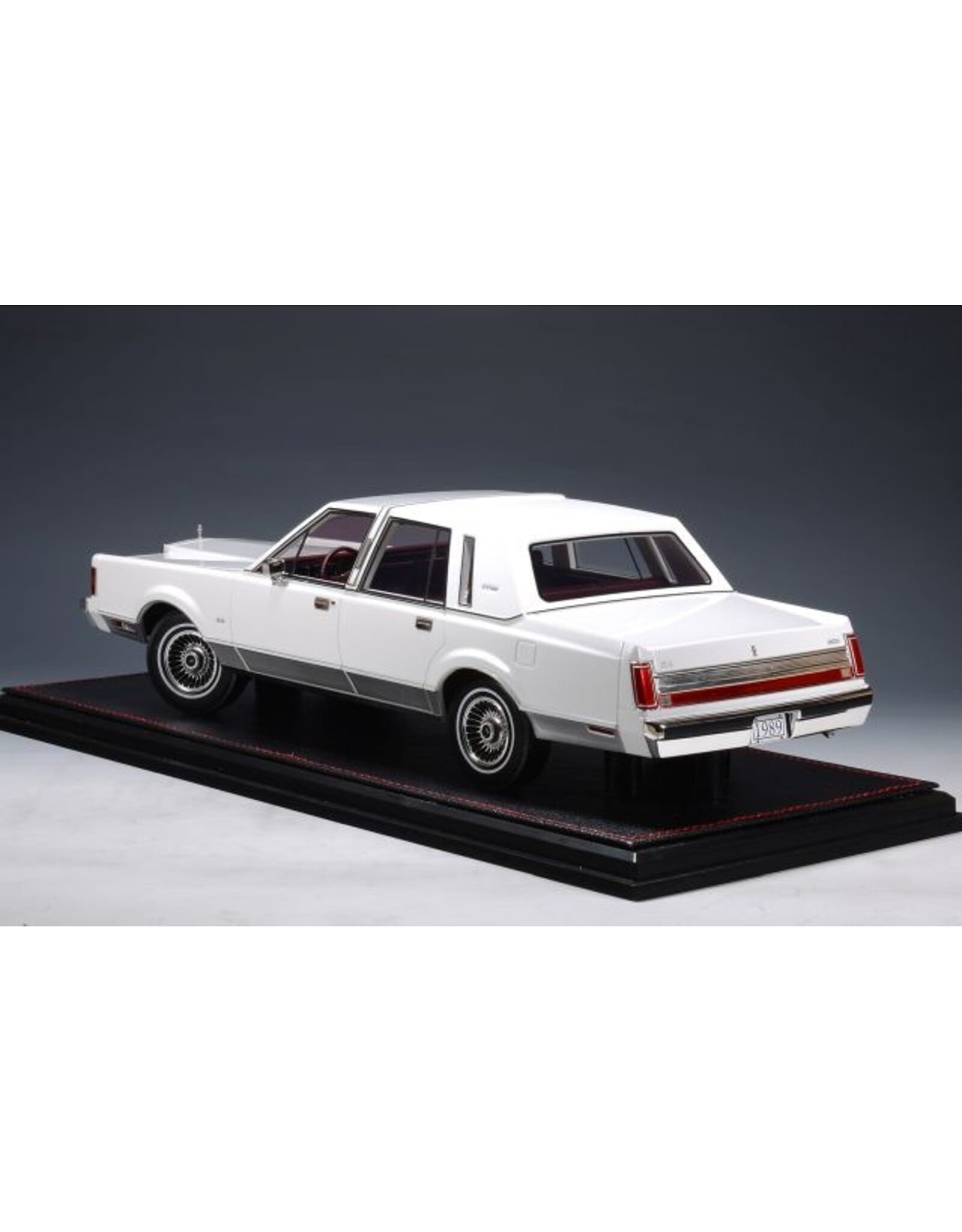 Lincoln Lincoln Town car(1989)Signature Series(Arctic white)