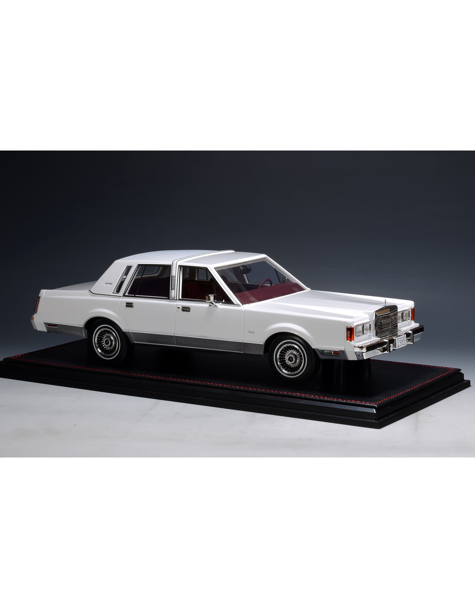 Lincoln Lincoln Town car(1989)Signature Series(Arctic white)