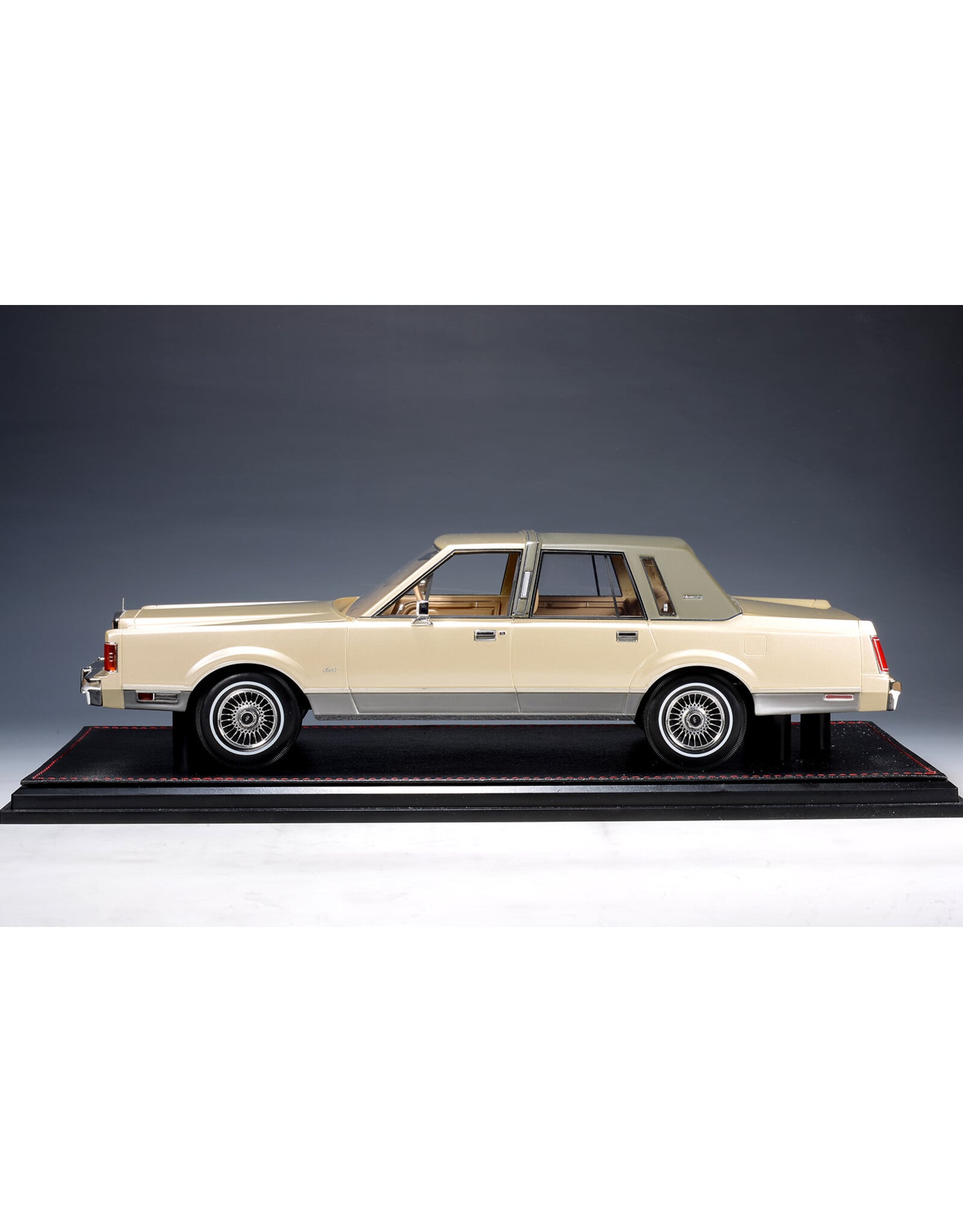Lincoln Lincoln Town car(1989)Signature Series(Sandstone clearcoat metallic)