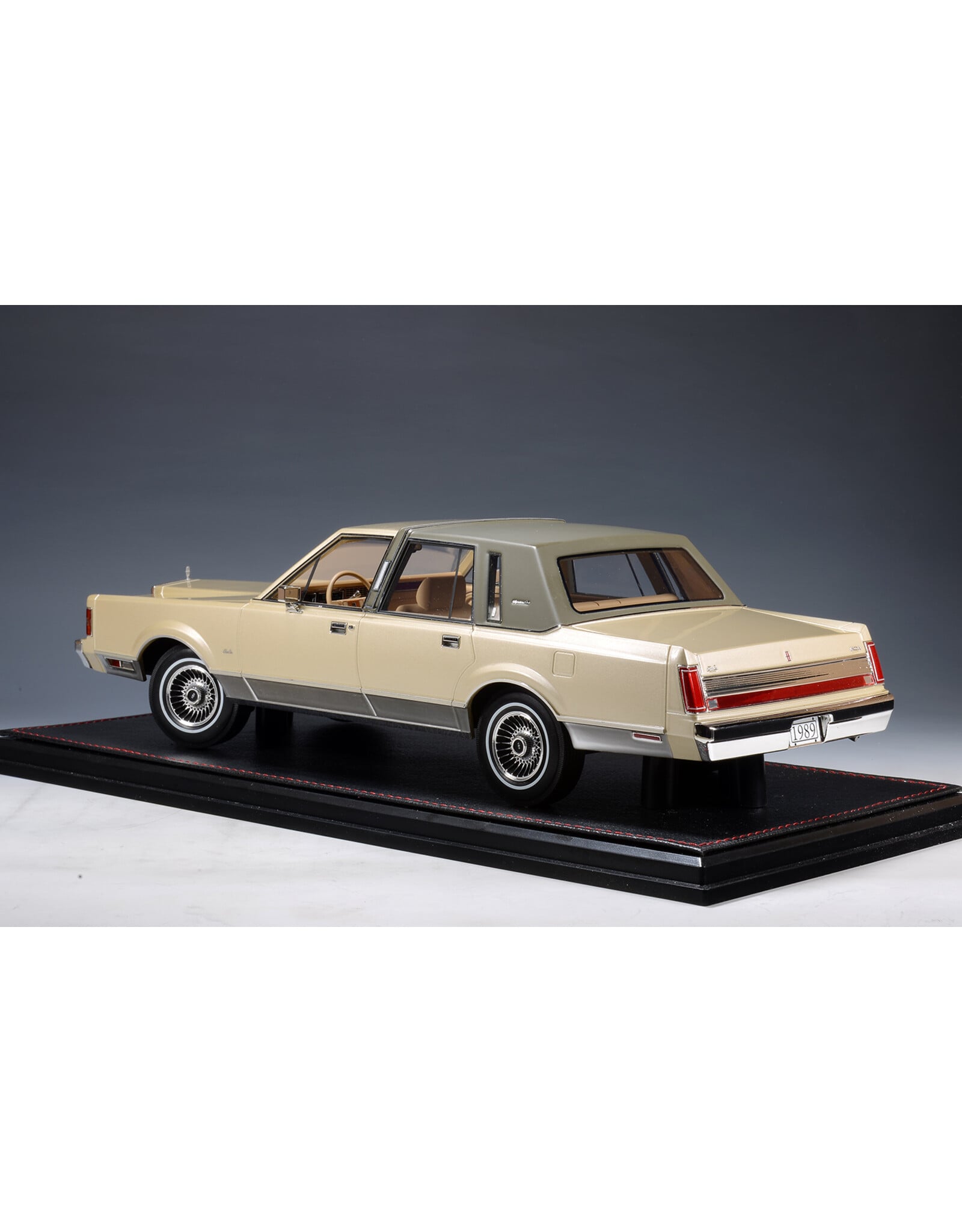 Lincoln Lincoln Town car(1989)Signature Series(Sandstone clearcoat metallic)