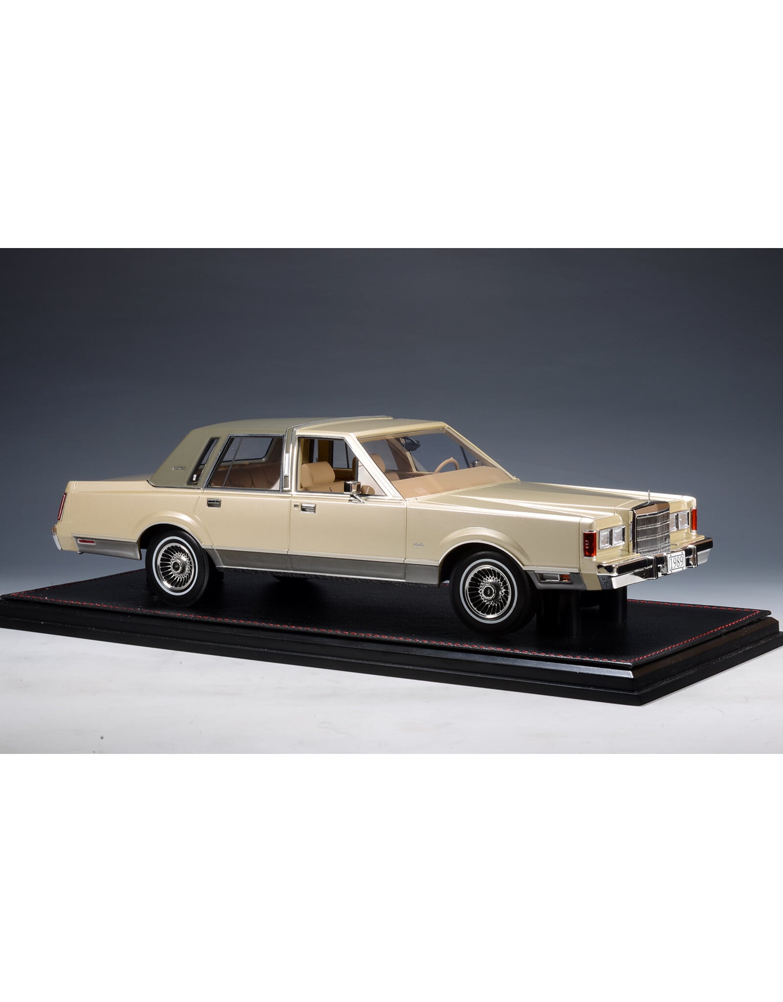 Lincoln Lincoln Town car(1989)Signature Series(Sandstone clearcoat metallic)