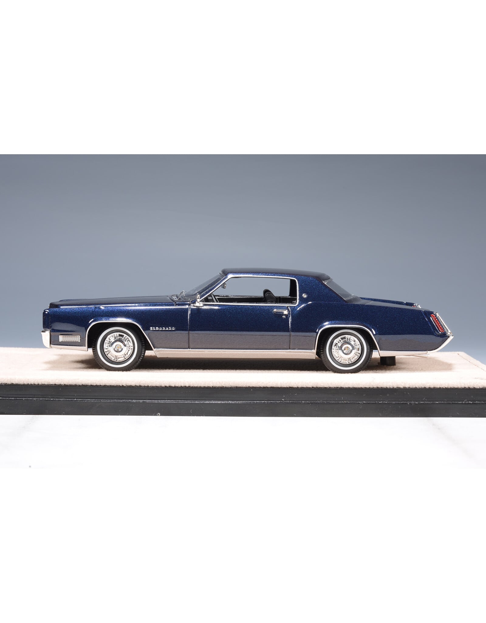 Cadillac(General Motors) Cadillac Fleetwood Eldorado(1967)Atlantis Firemist)