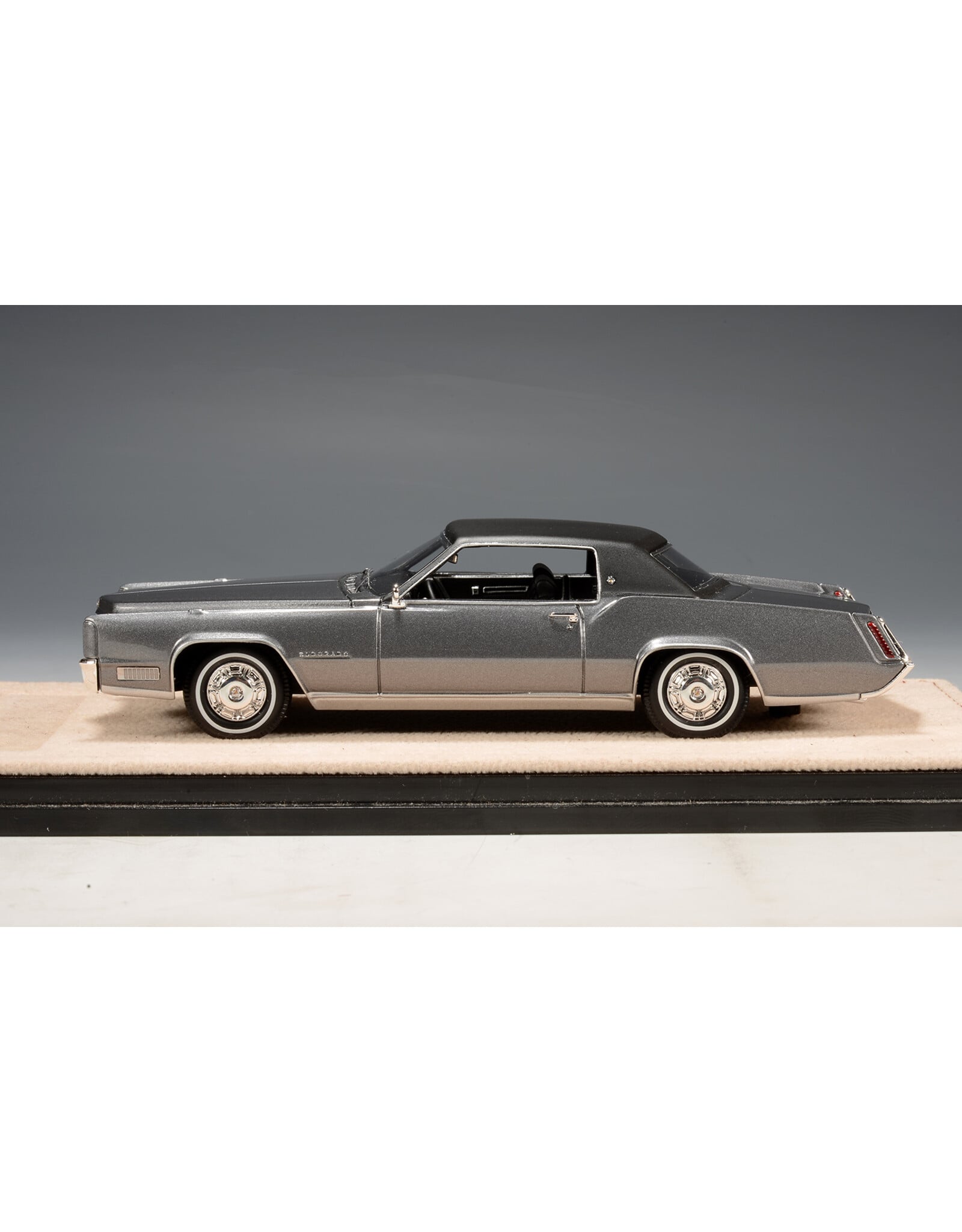 Cadillac(General Motors) Cadillac Fleetwood Eldorado(1967)Summit grey metallic/black roof