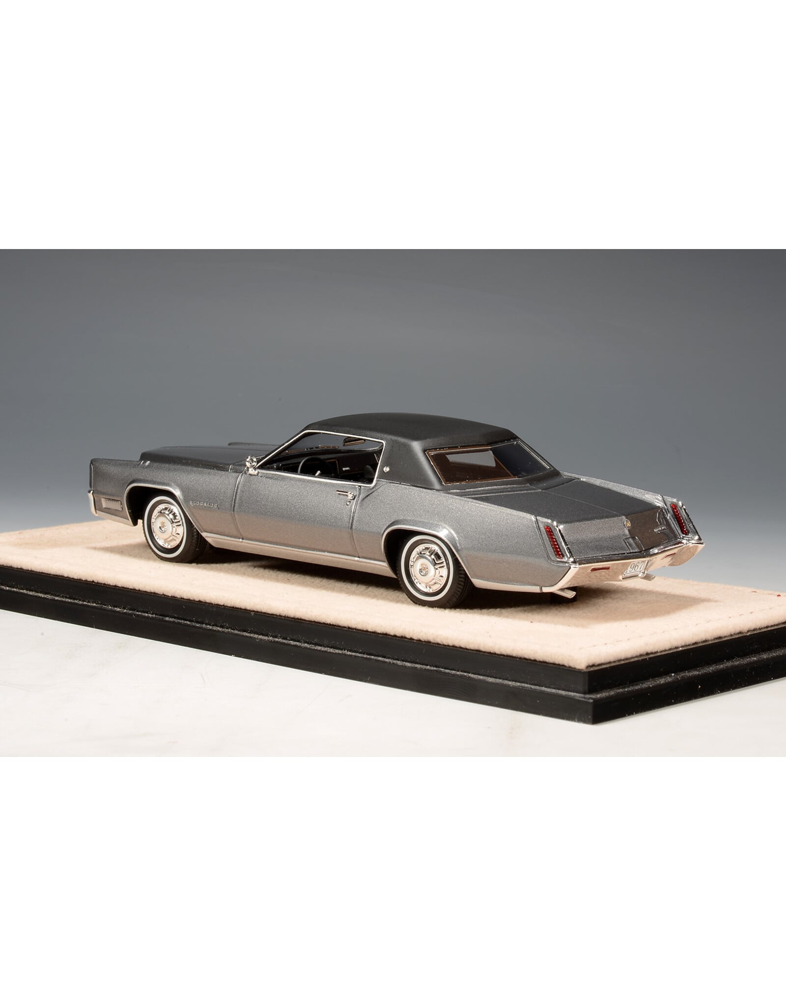 Cadillac(General Motors) Cadillac Fleetwood Eldorado(1967)Summit grey metallic/black roof