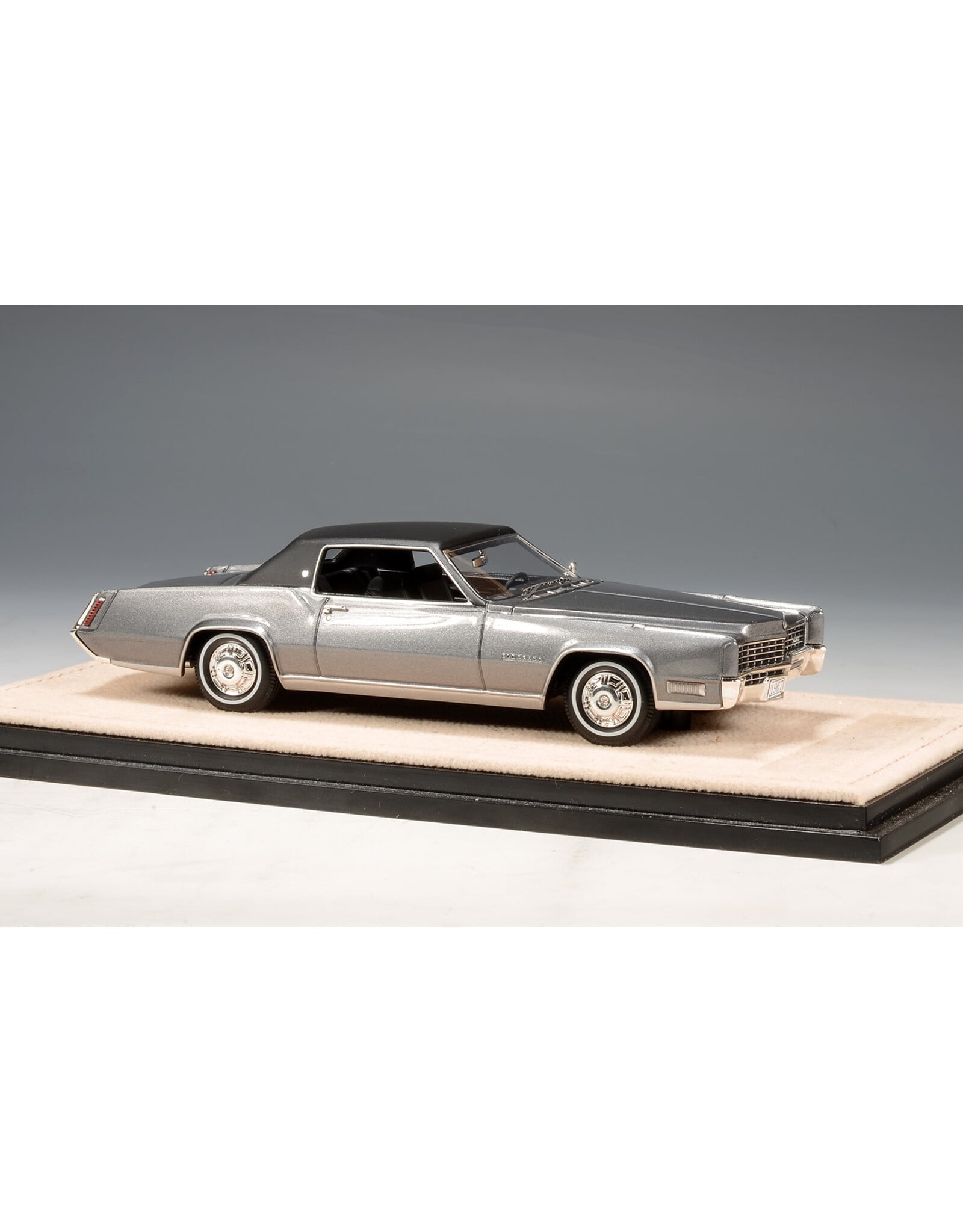Cadillac(General Motors) Cadillac Fleetwood Eldorado(1967)Summit grey metallic/black roof