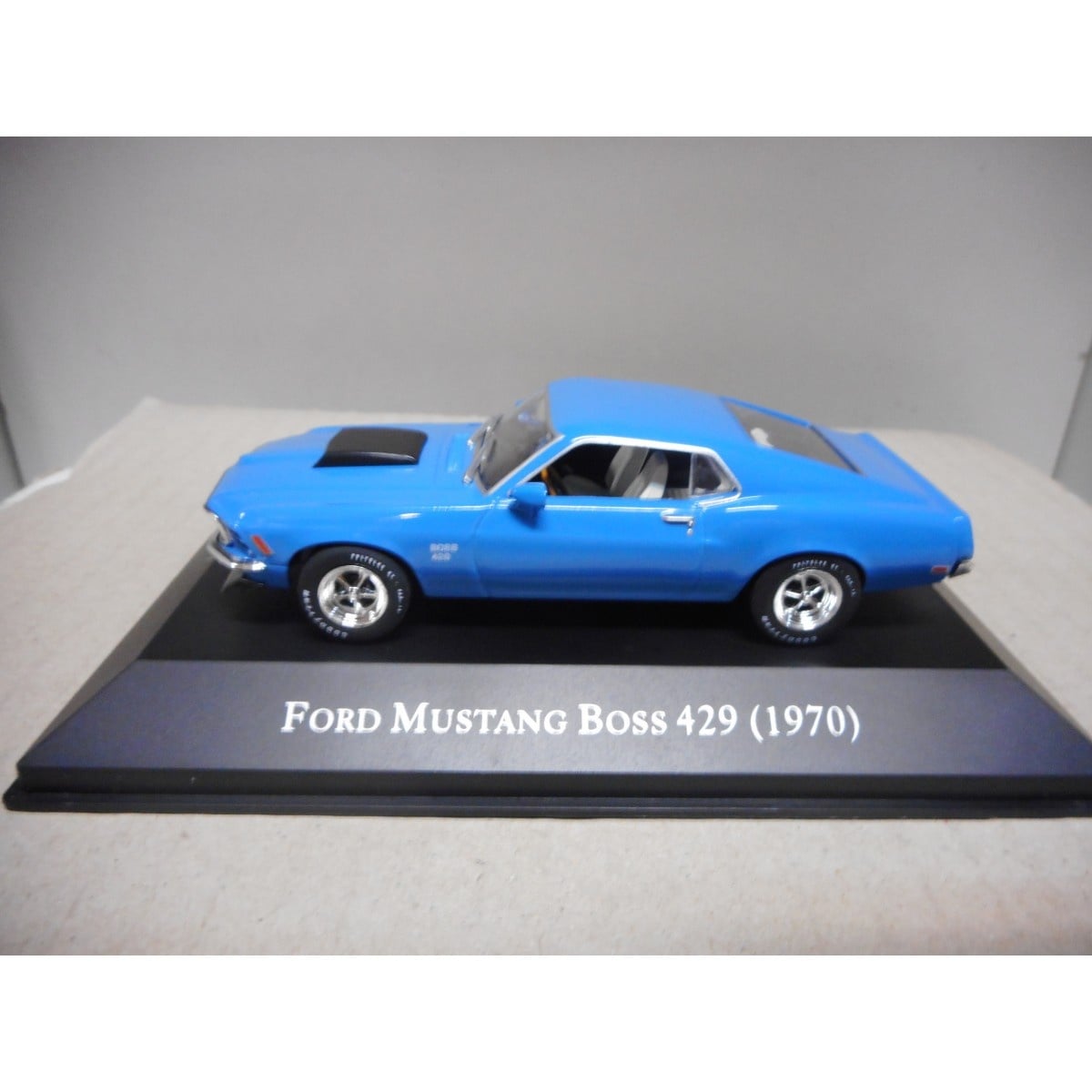 THE MUSTANG GARAGE