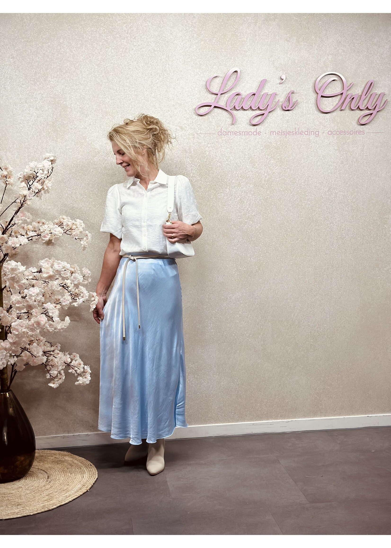 Lucie skirt satin light blue One Size