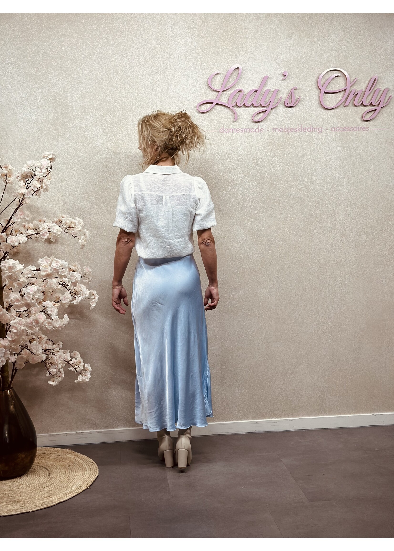 Lucie skirt satin light blue One Size