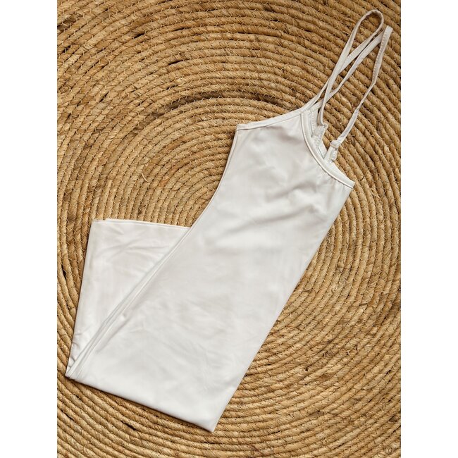 Lieke under dress white