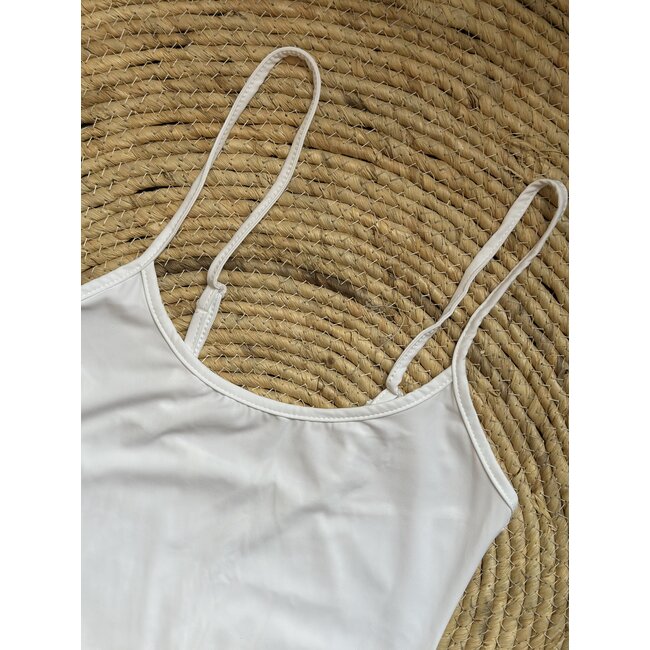 Lieke under dress white