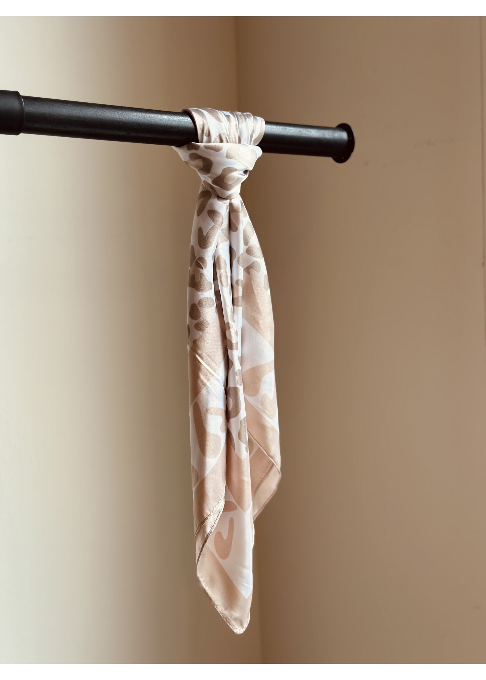 Bibi shawl beige panter print One Size