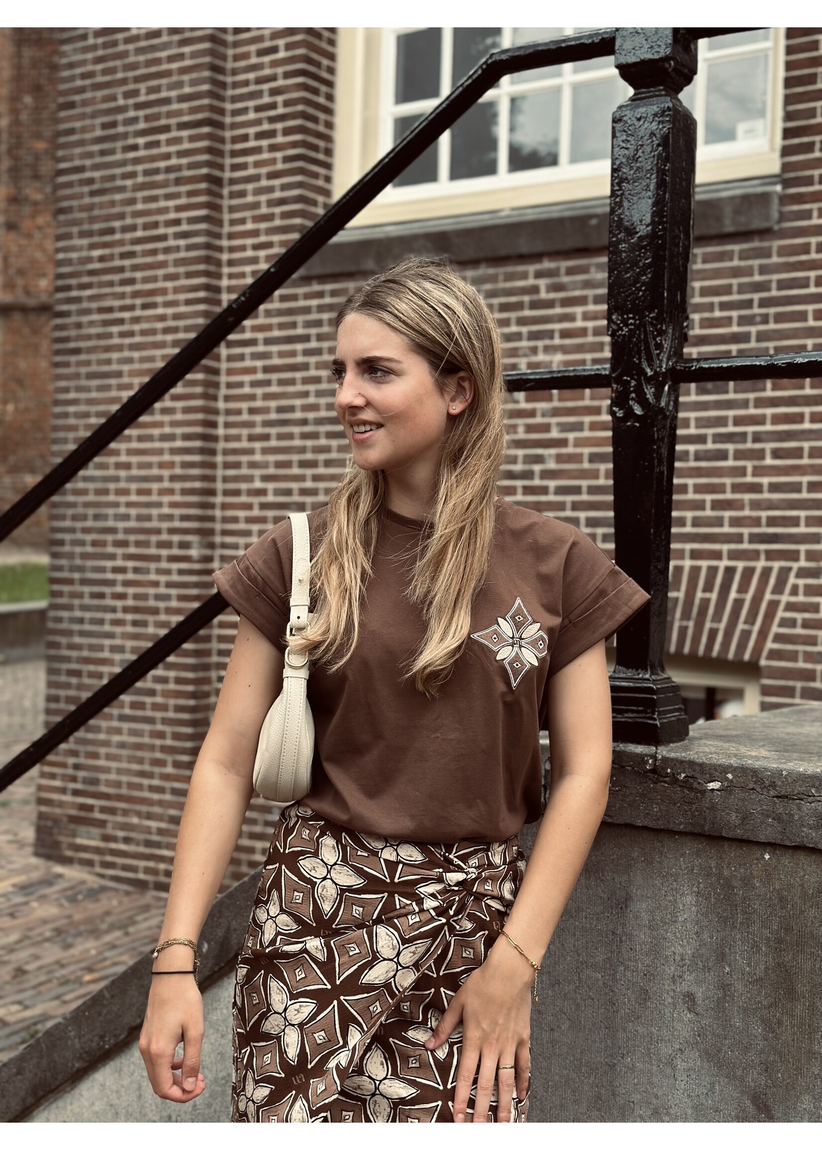 Lofty Manner Lofty Manner Maysa t-shirt brown