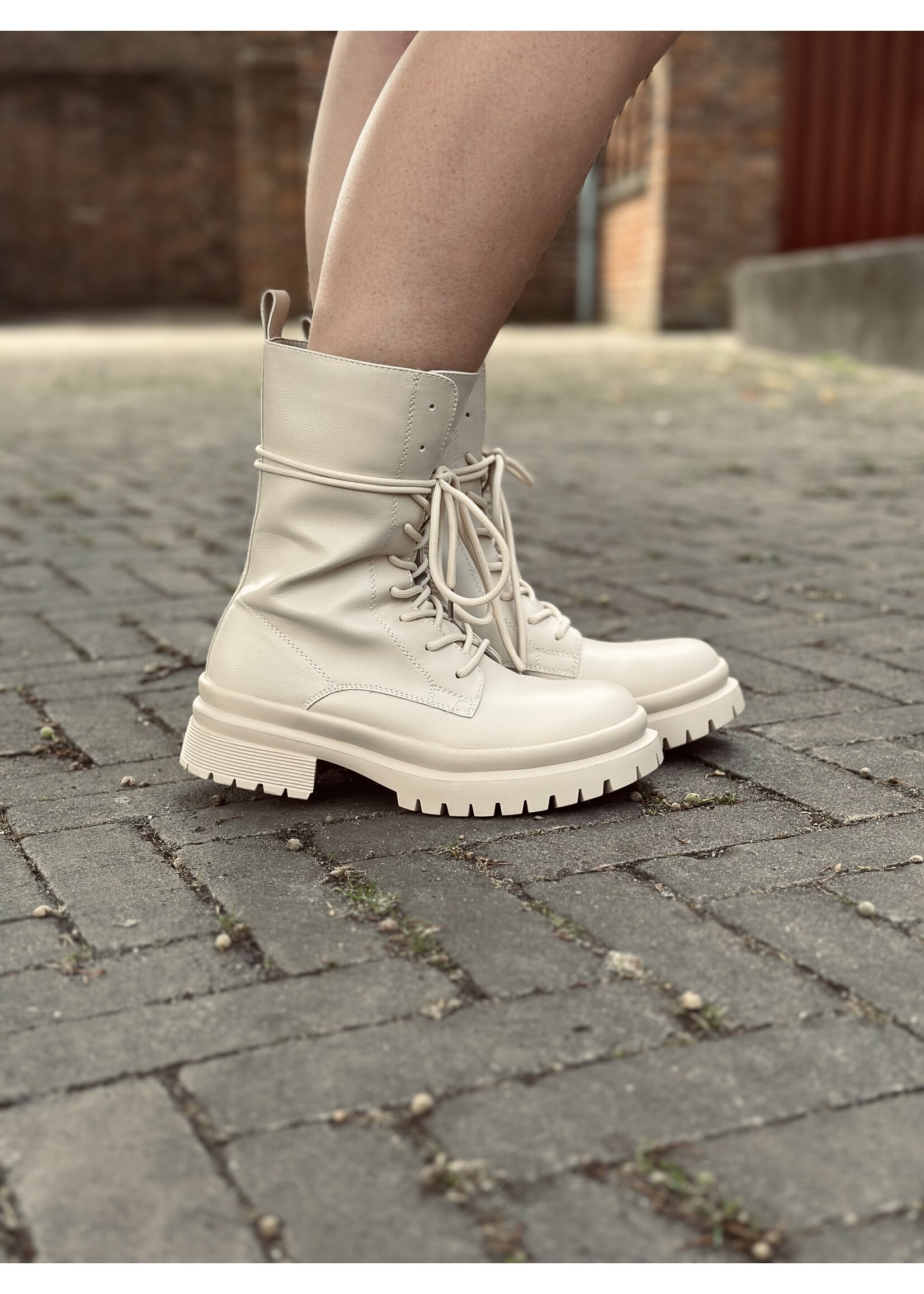 Lotte leather boots beige